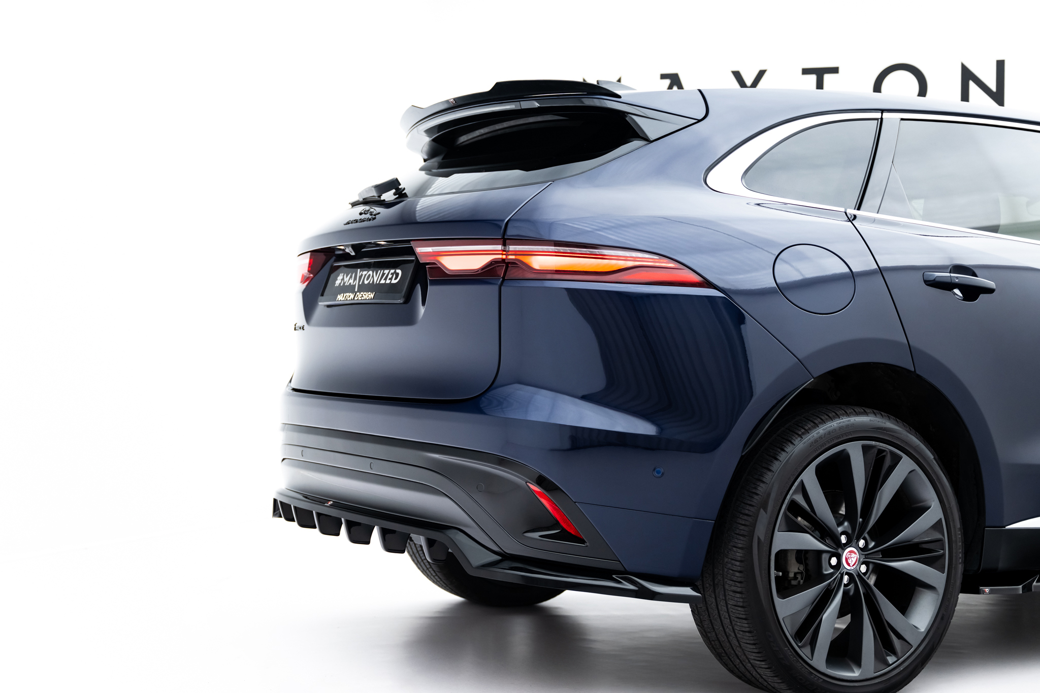 Maxton Design Задний сплиттер (с вертикальными планками) Jaguar F-Pace R-Sport X761 Facelift — изображение 4