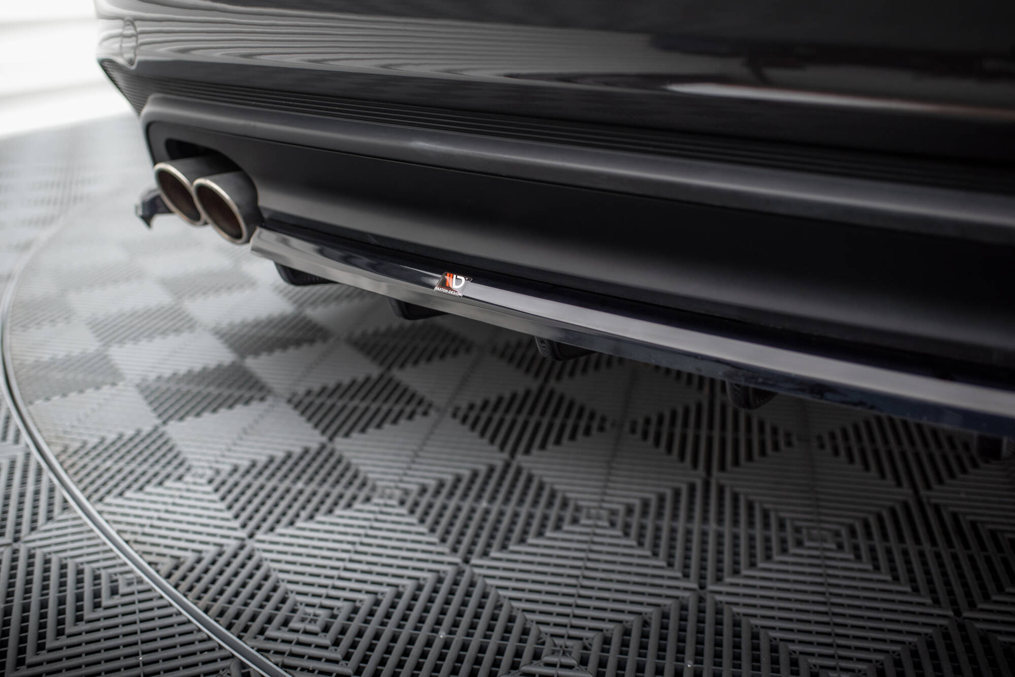 Maxton Design Задний сплиттер (с вертикальными планками) Jaguar XE X760 Facelift — изображение 4