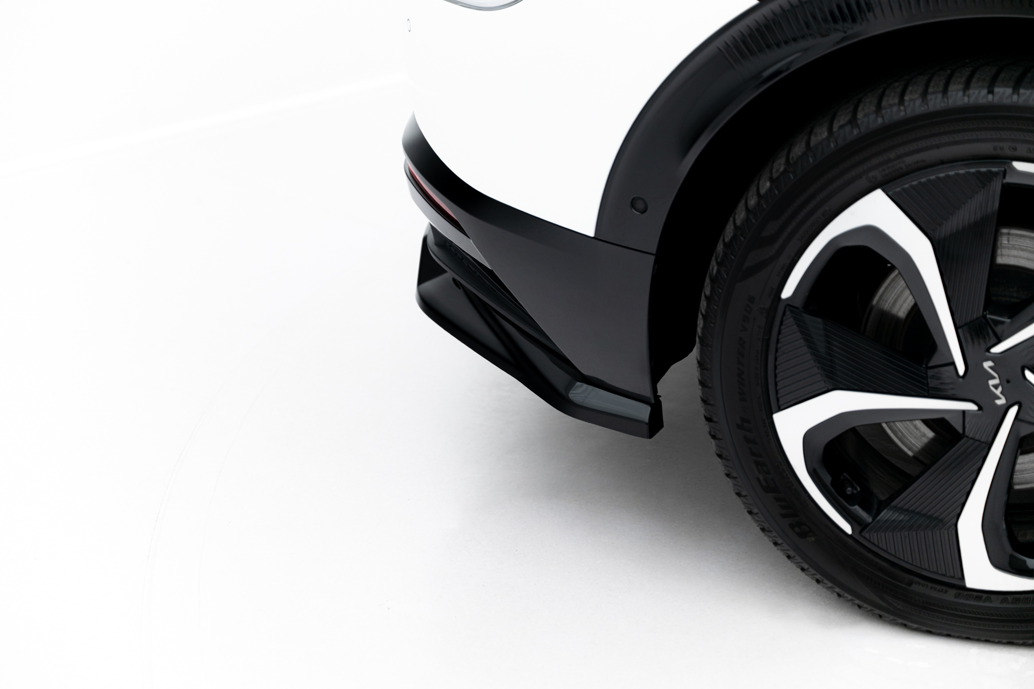 Maxton Design Задний сплиттер (с вертикальными планками) Kia EV6 Mk1 — изображение 4