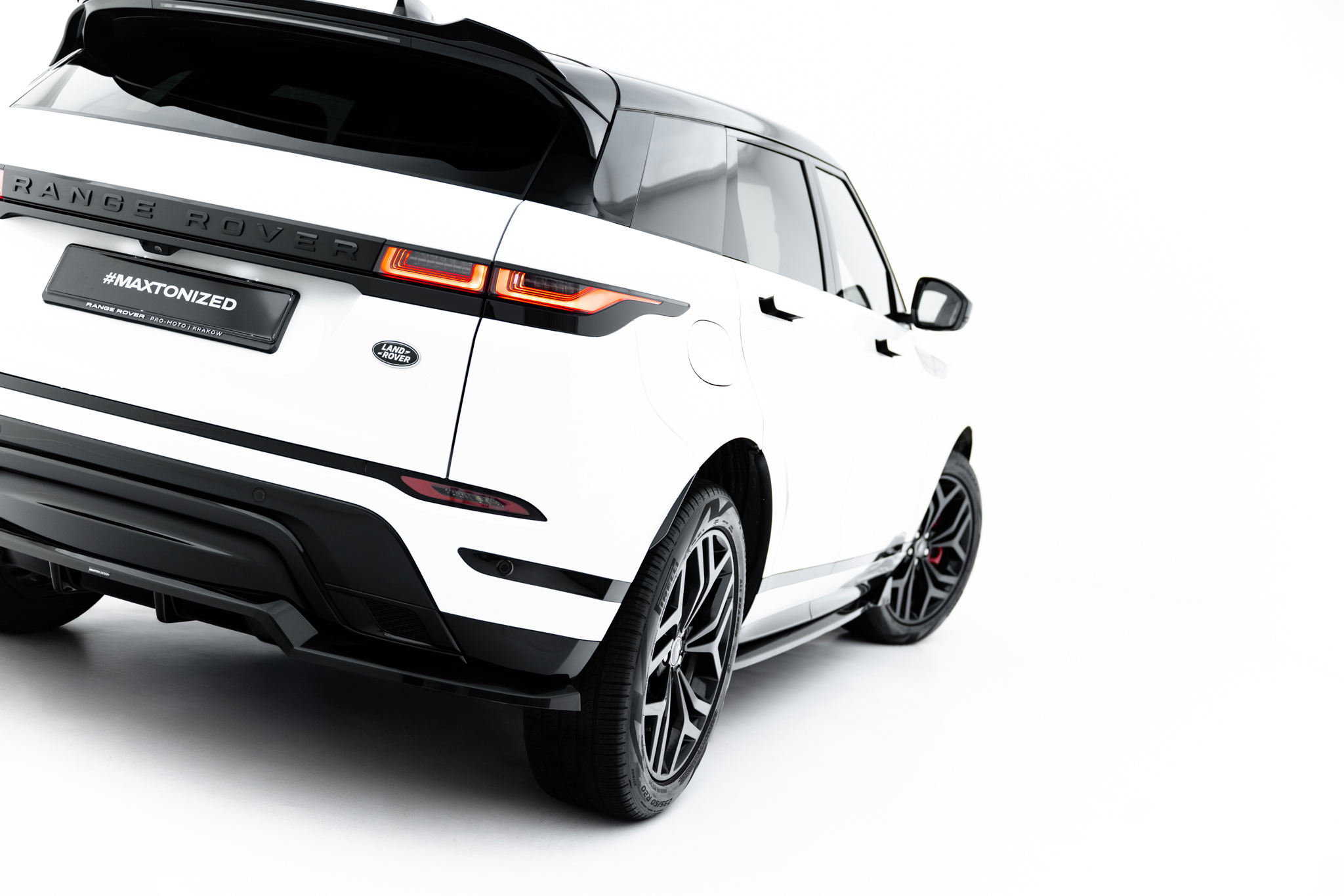 Maxton Design Задний сплиттер (с вертикальными планками) Land Rover Range Rover Evoque Dynamic Mk2 — изображение 3