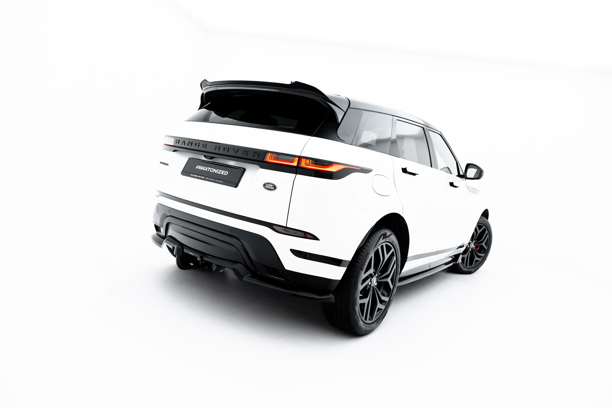 Maxton Design Задний сплиттер (с вертикальными планками) Land Rover Range Rover Evoque Dynamic Mk2 — изображение 2