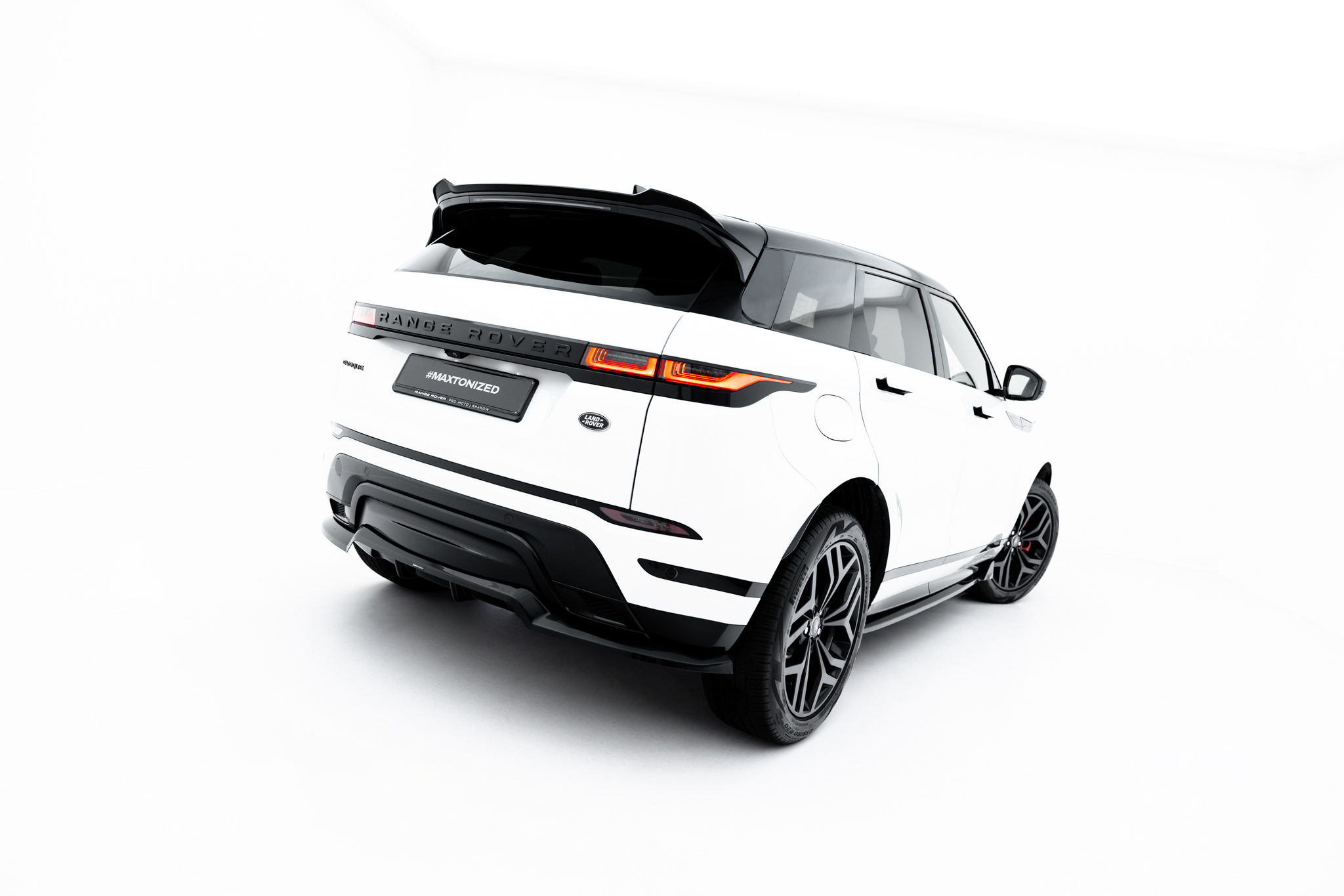 Maxton Design Задний сплиттер (с вертикальными планками) Land Rover Range Rover Evoque Dynamic Mk2