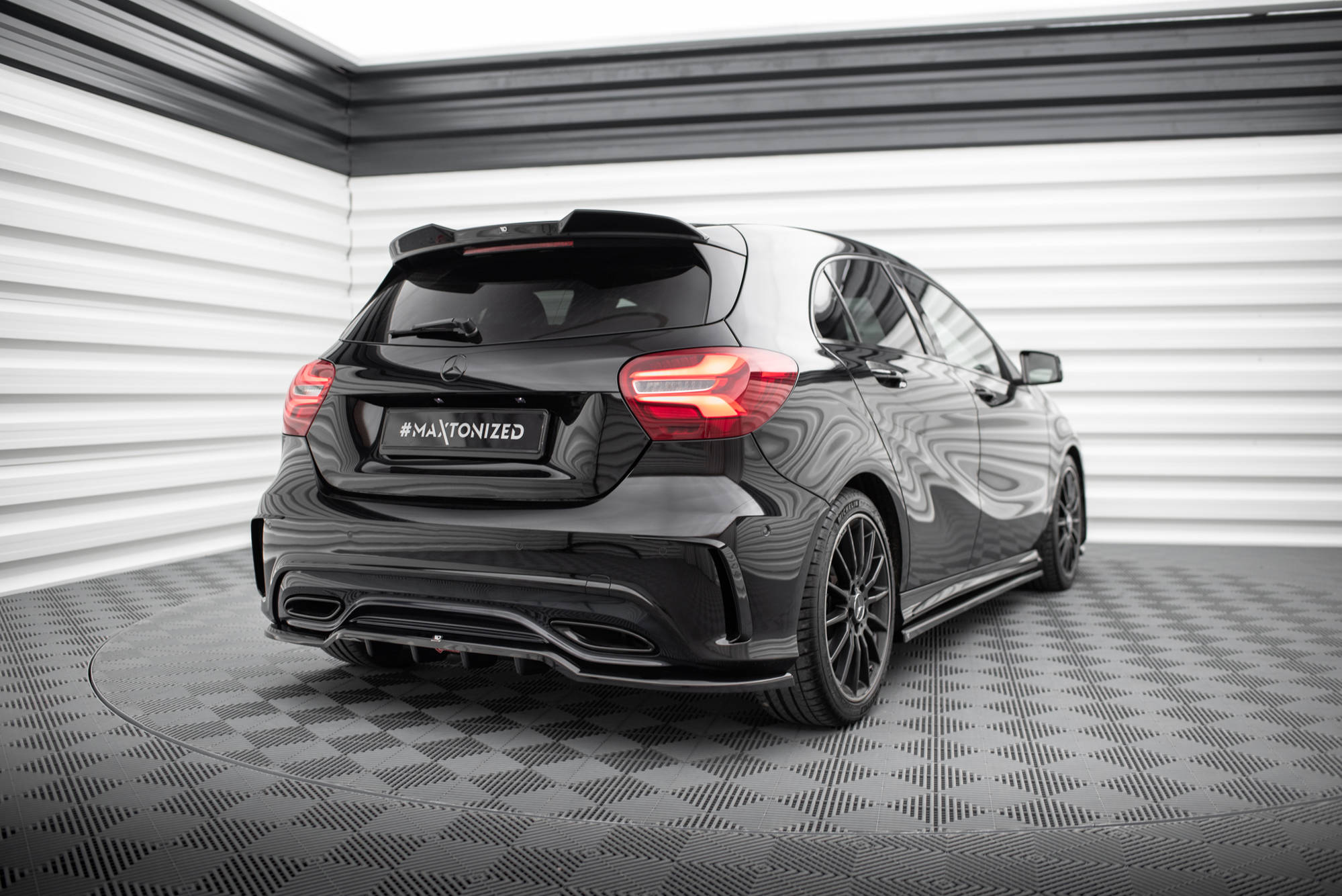 Maxton Design Задний сплиттер (с вертикальными планками) Mercedes-Benz A AMG-Line W176 Facelift — изображение 3