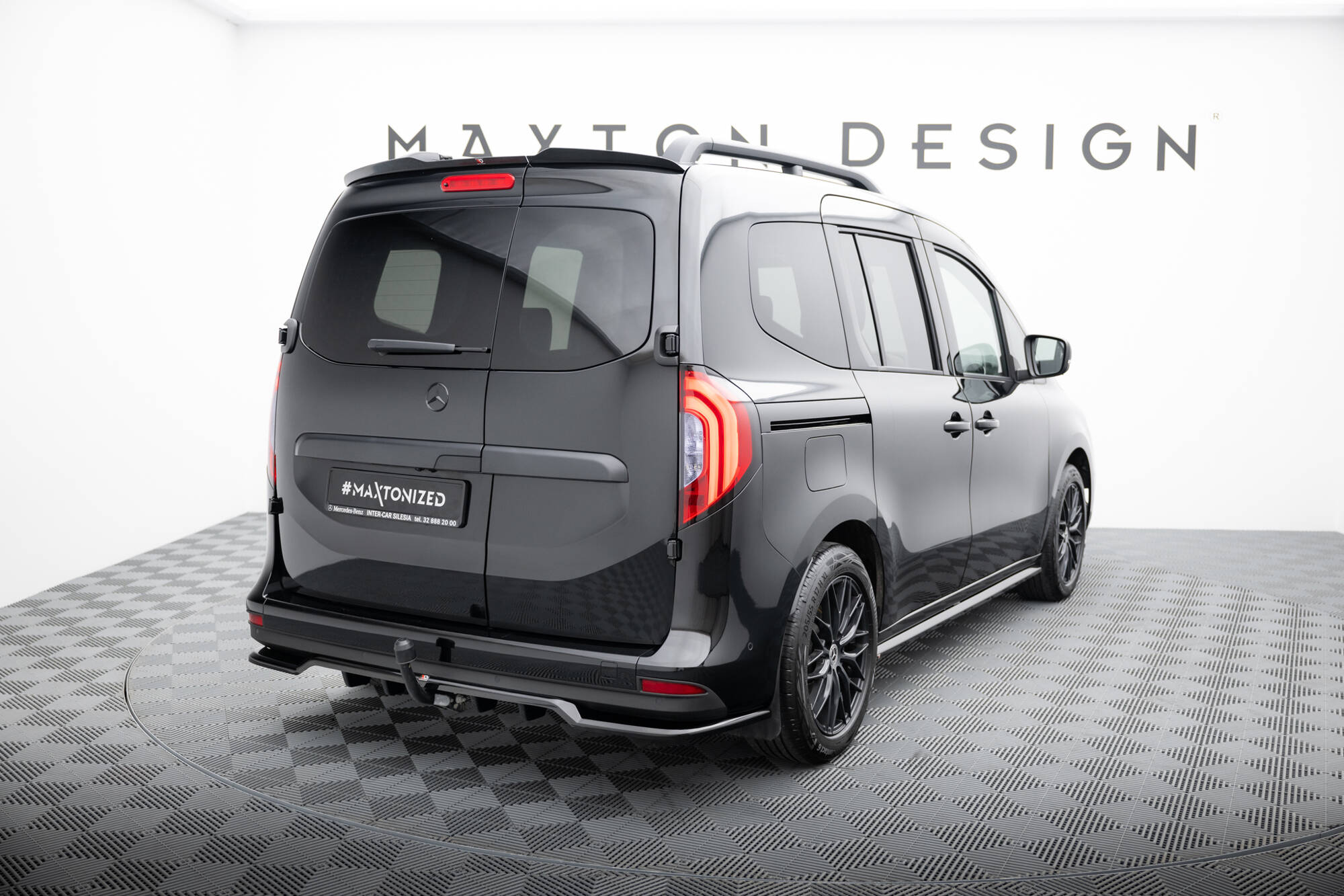 Maxton Design Задний сплиттер (с вертикальными планками) Mercedes-Benz T W420 — изображение 2