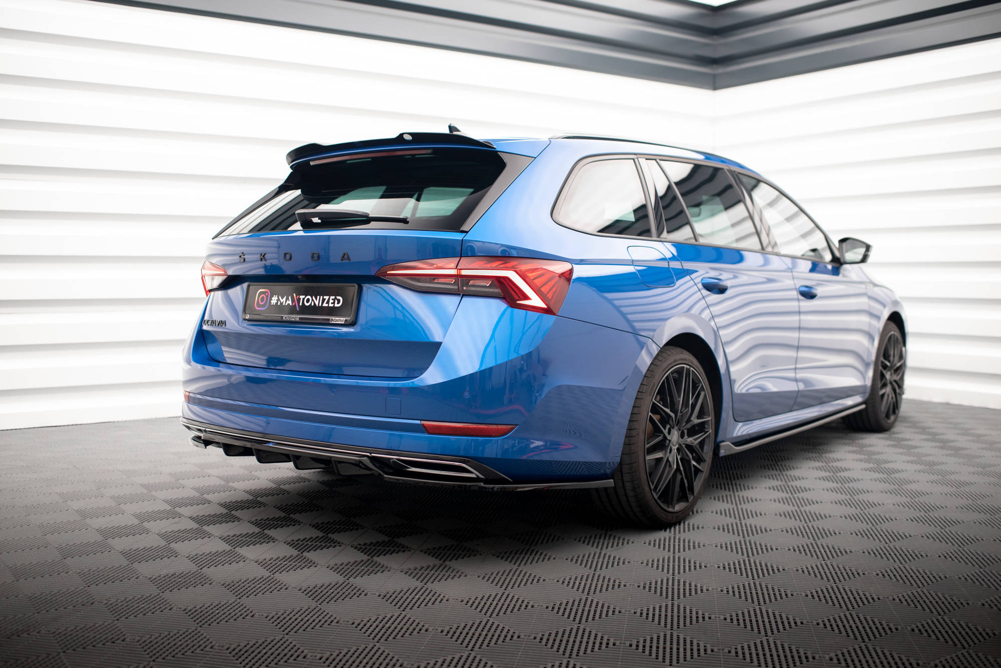 Maxton Design Задний сплиттер (с вертикальными планками) Skoda Octavia Sportline Mk4 — изображение 5