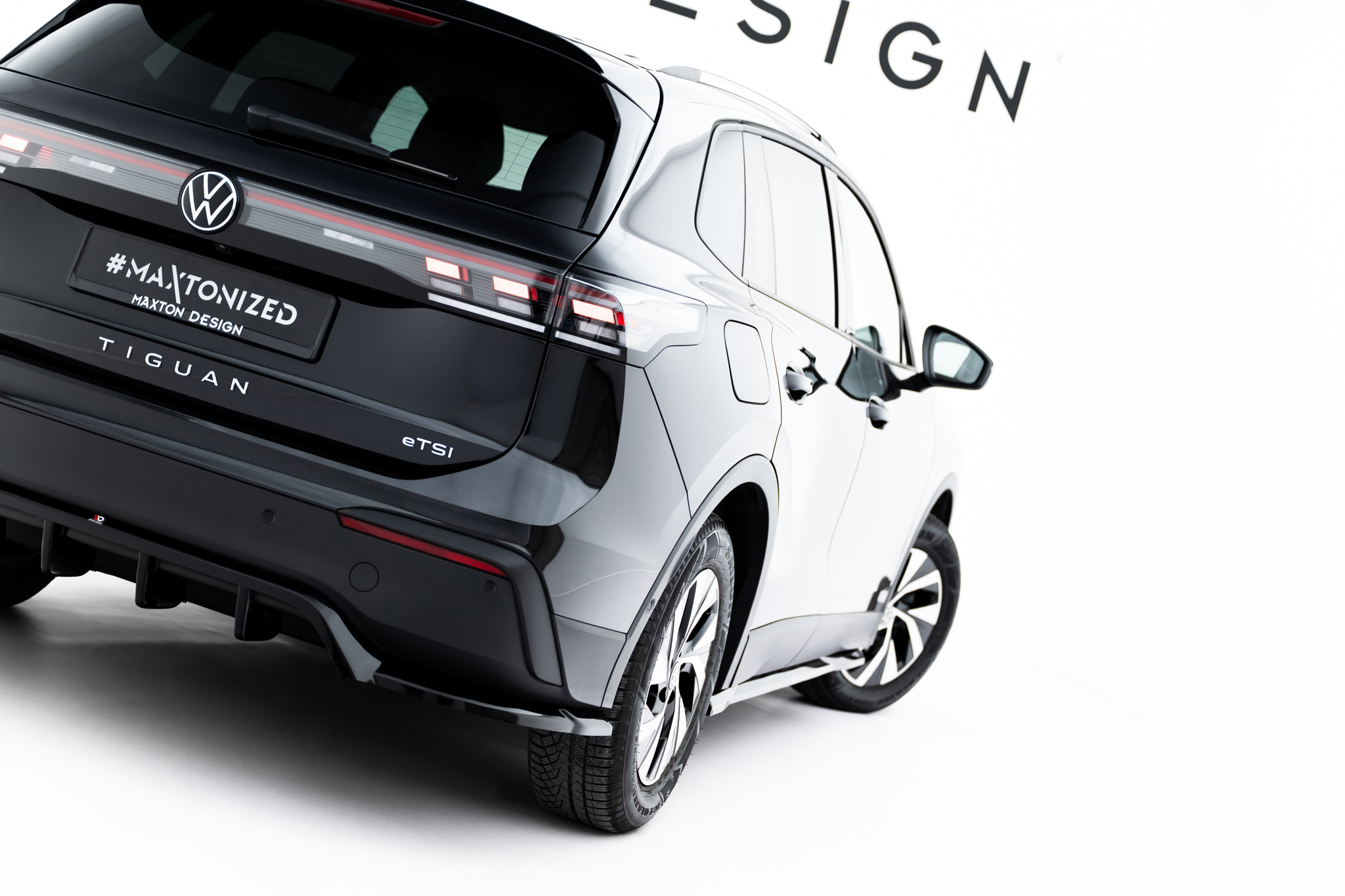 Maxton Design Задний сплиттер (с вертикальными планками) Volkswagen Tiguan Mk3 — изображение 3