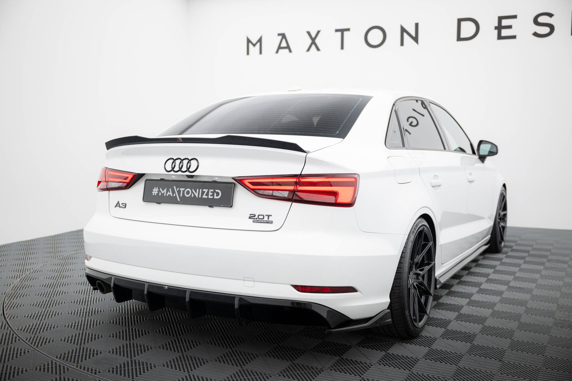 Maxton Design Задний бампер Audi A3 Sedan 8V Facelift (версия с одинарными выхлопными патрубками с одной стороны)