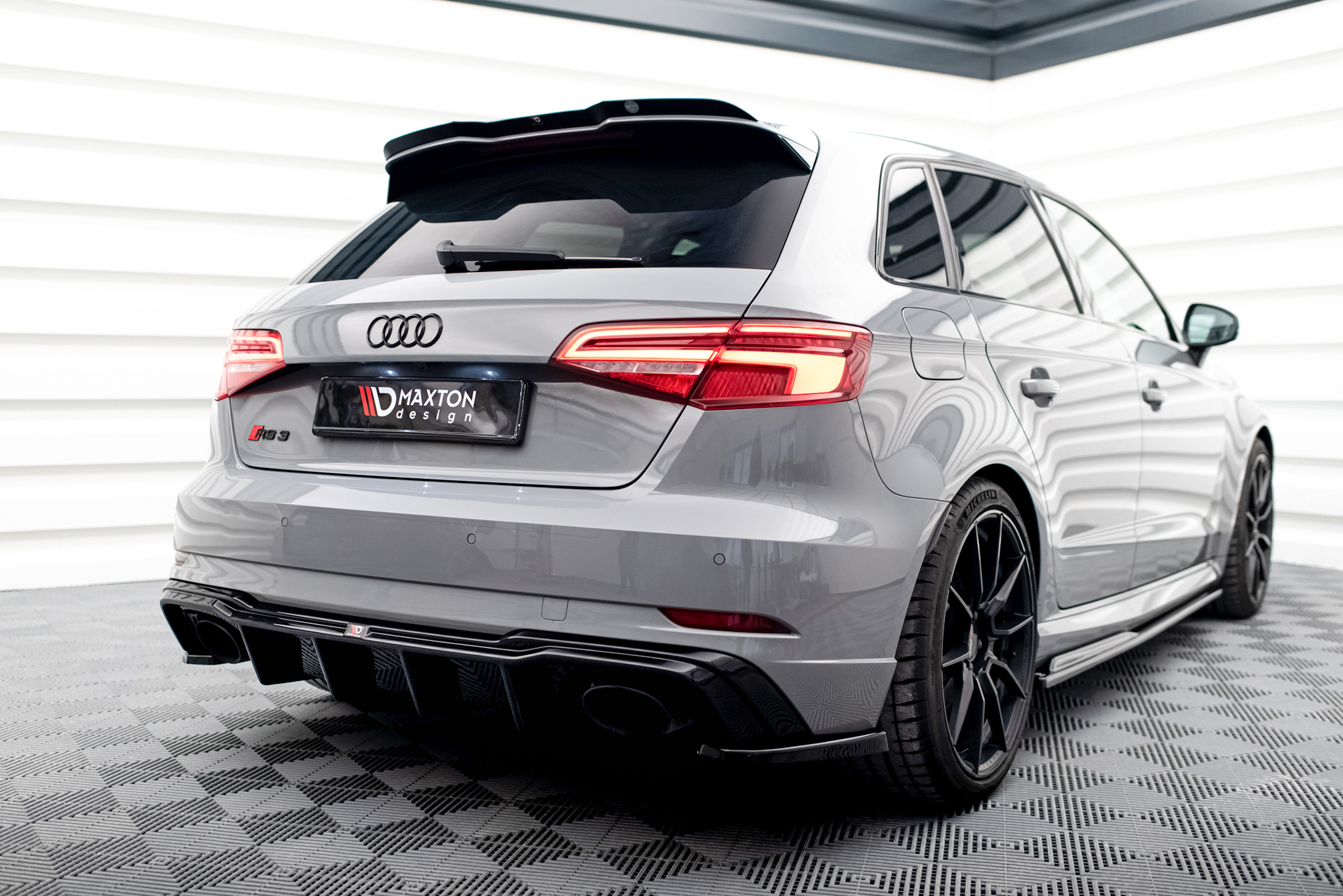 Maxton Design Задний диффузор V.2 Audi RS3 8V Sportback Facelift