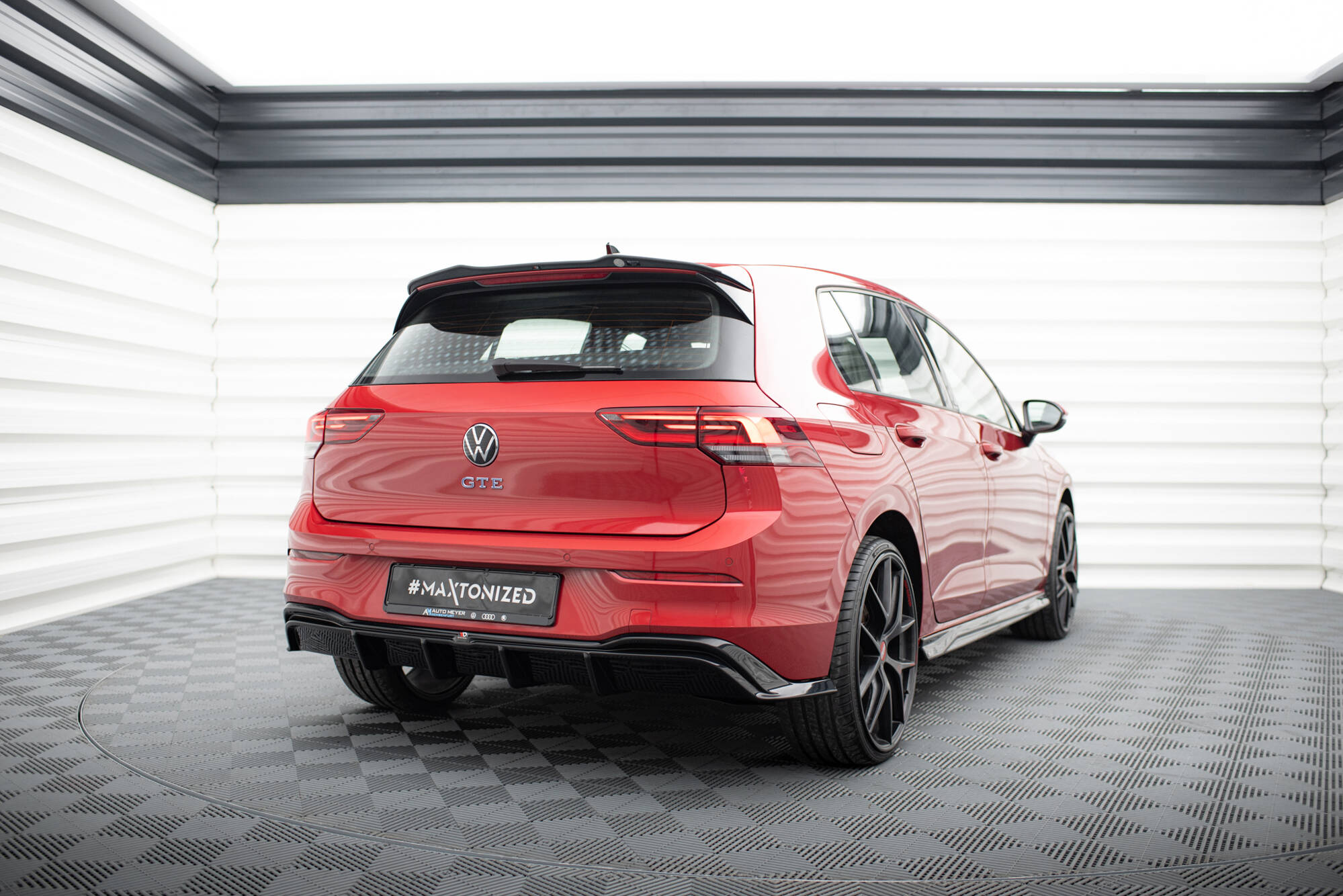 Maxton Design Задний бампер Volkswagen Golf GTE / R-Line Mk8 / Mk8 Facelift