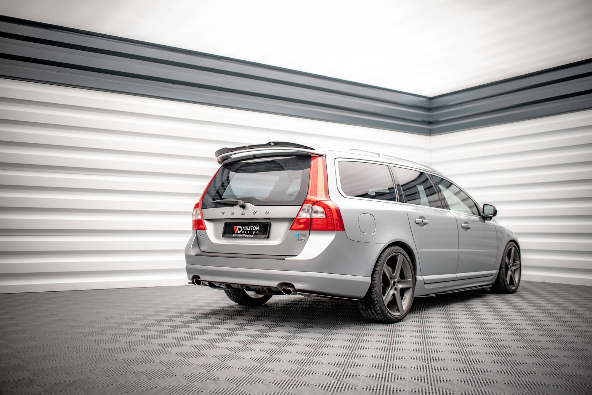 Maxton Design Задний бампер Volvo V70 Mk3