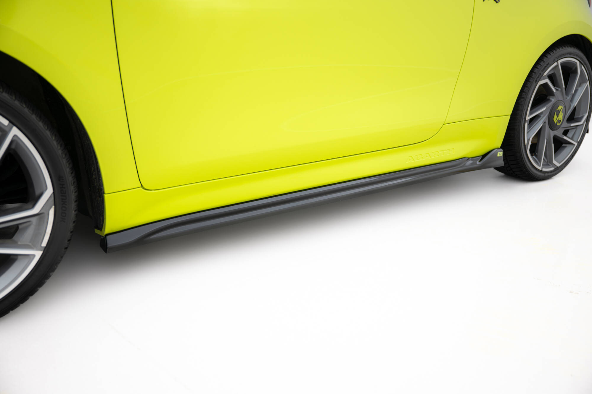 Maxton Design Комплект сплиттеров для Abarth 500e — изображение 5