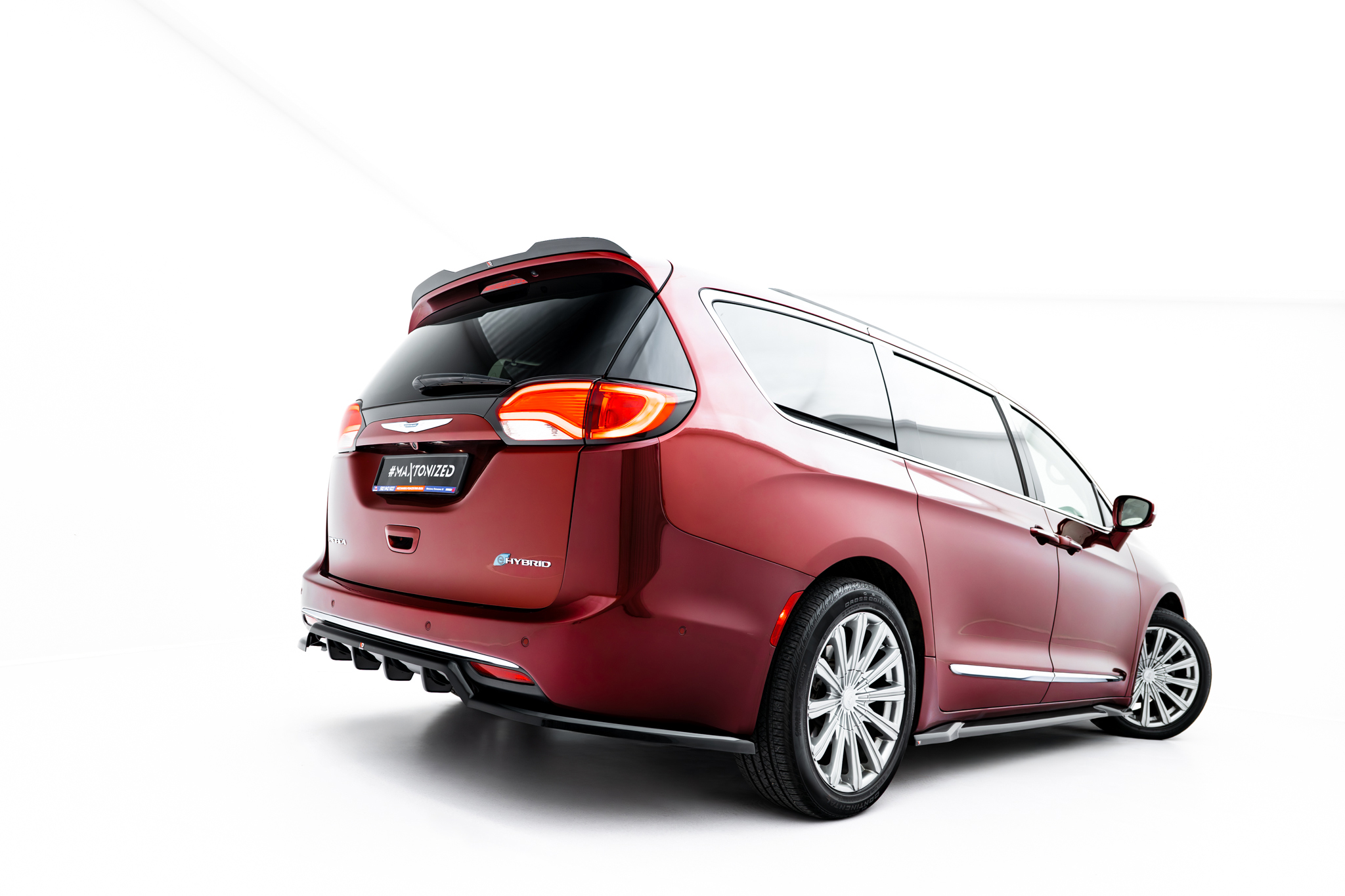 Maxton Design Комплект сплиттеров для Chrysler Pacifica Mk2 — изображение 16