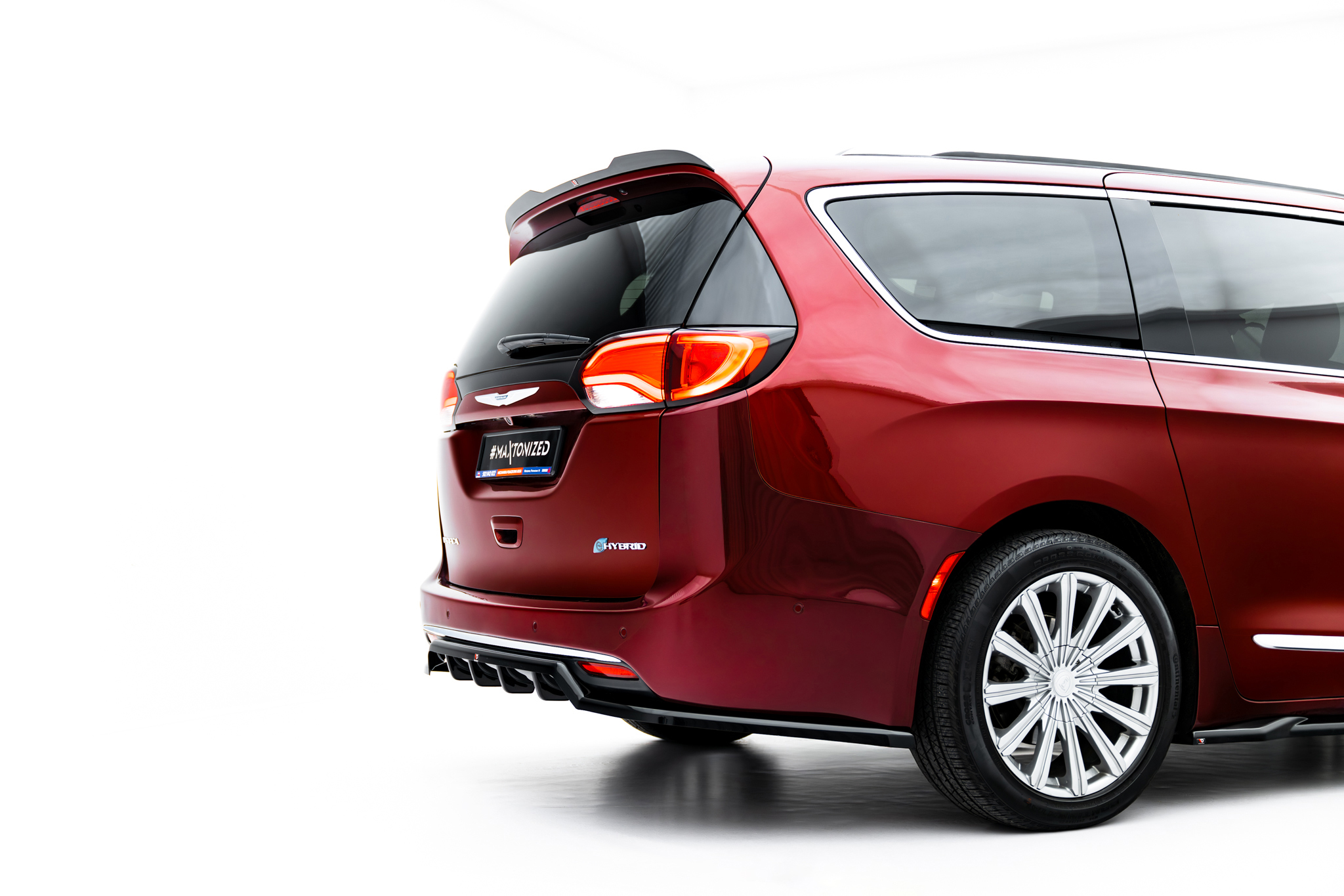 Maxton Design Комплект сплиттеров для Chrysler Pacifica Mk2 — изображение 14