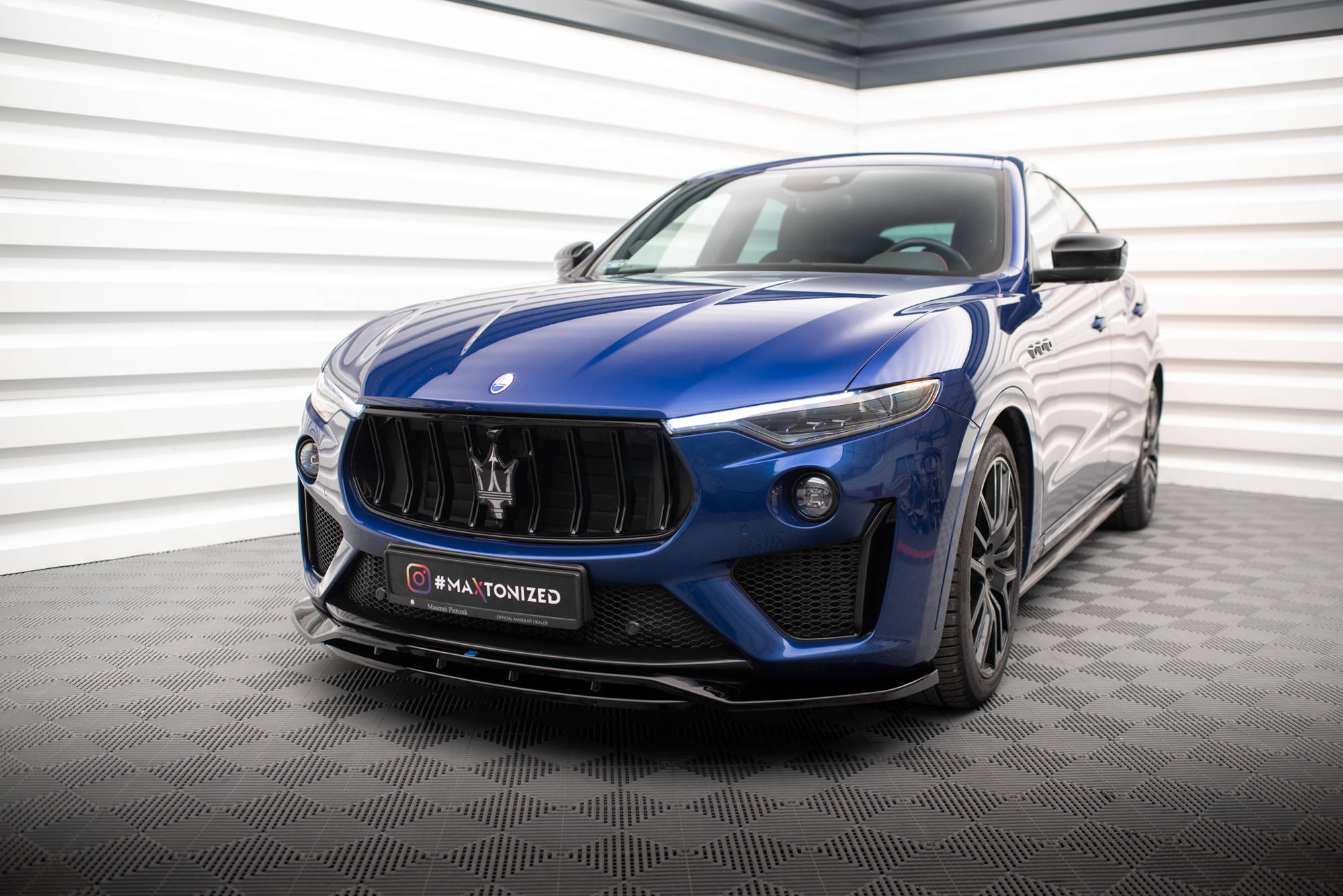 Maxton Design Комплект сплиттеров для Maserati Levante GTS Mk1 — изображение 3