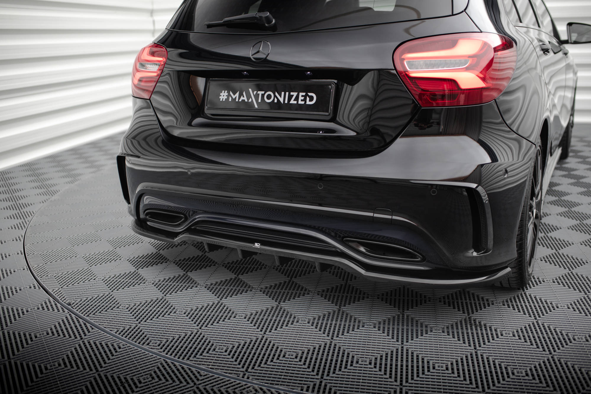 Maxton Design Комплект сплиттеров для Mercedes-Benz A AMG-Line W176 Facelift — изображение 10