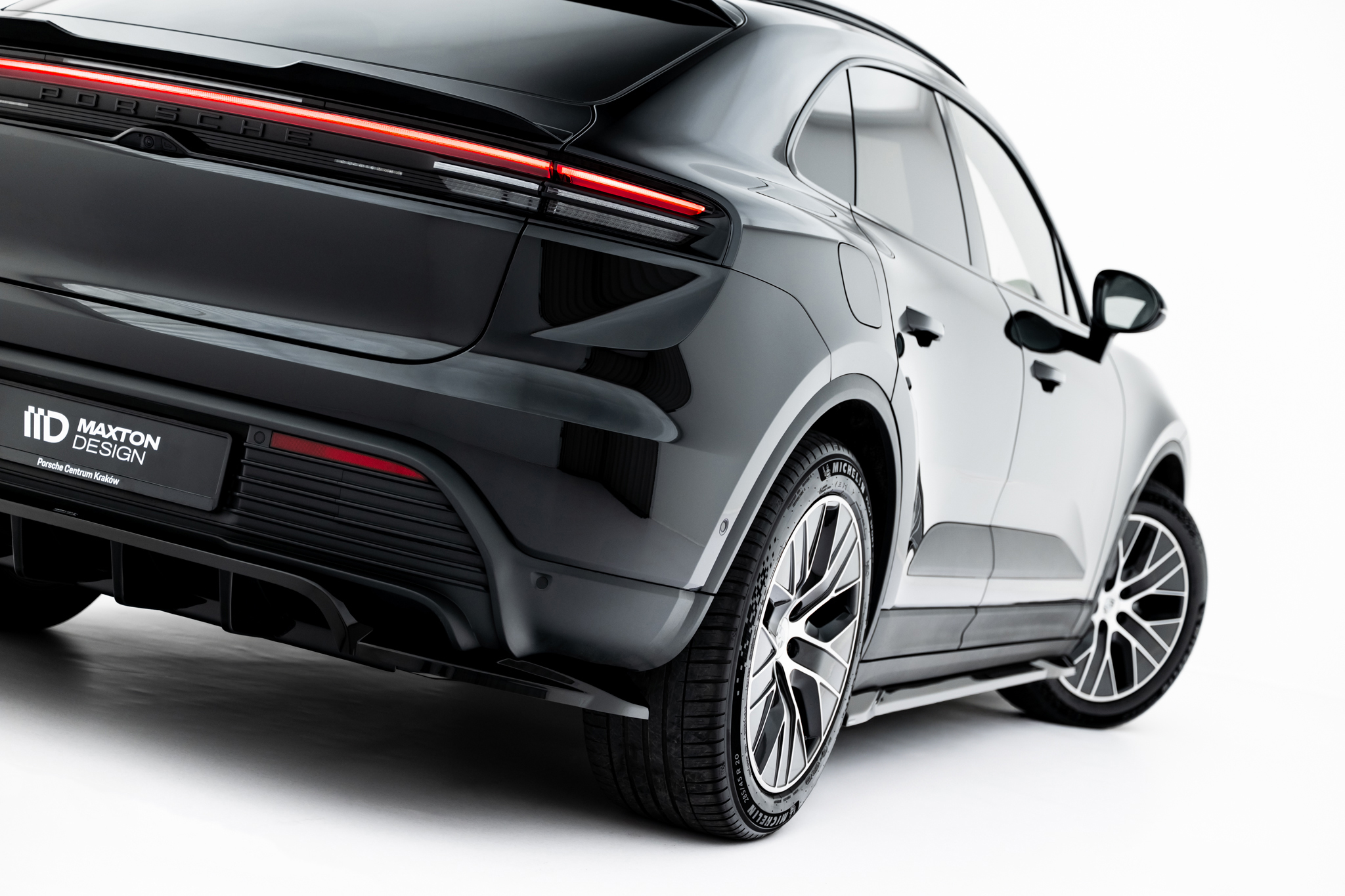 Maxton Design Комплект сплиттеров для Porsche Macan EV Mk1 — изображение 21