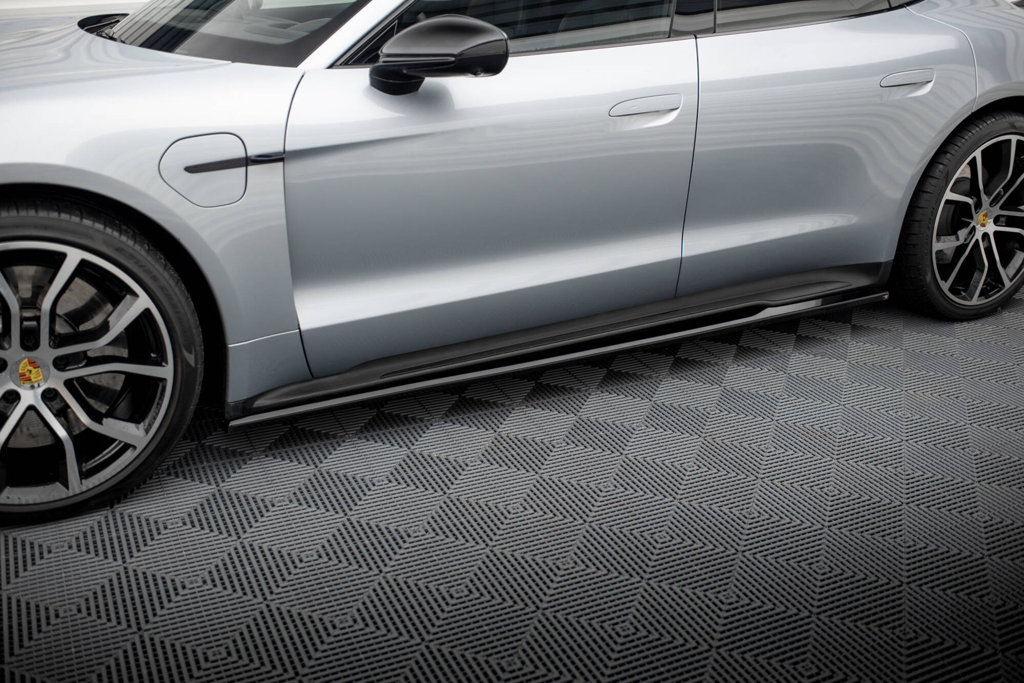 Maxton Design Комплект сплиттеров для Porsche Taycan / Taycan 4 / Taycan 4S / Taycan GTS Mk1 — изображение 5