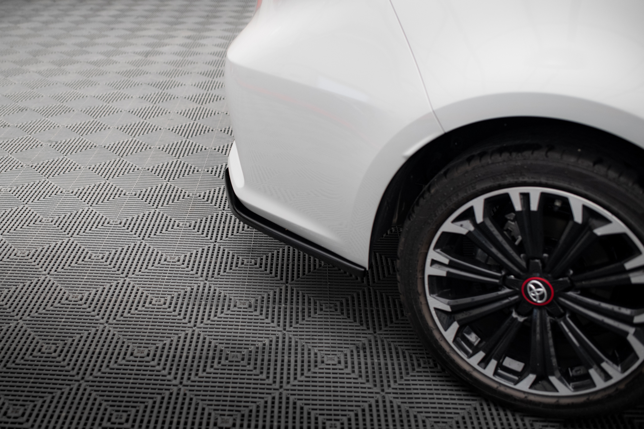 Maxton Design Комплект сплиттеров для Toyota Corolla XII Sedan — изображение 11