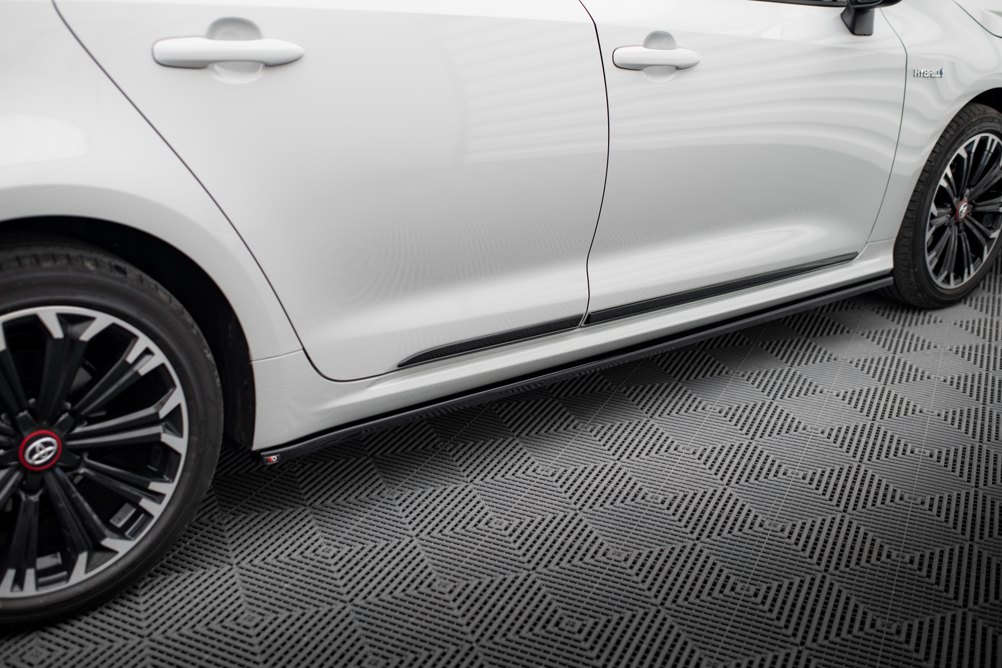 Maxton Design Комплект сплиттеров для Toyota Corolla XII Sedan — изображение 6