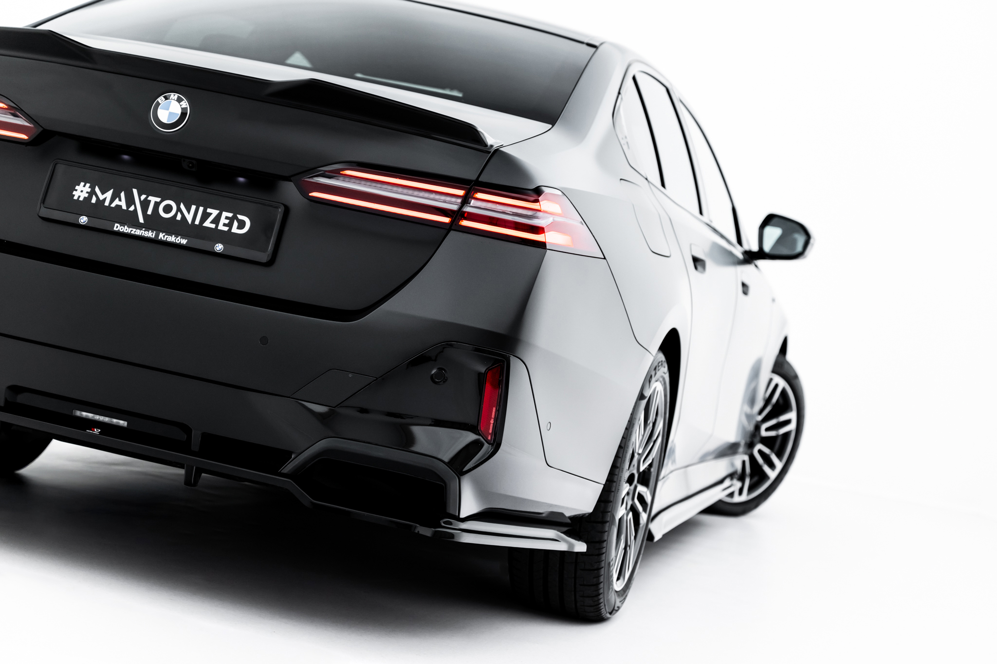 Maxton Design Комплект сплиттеров V.1 для BMW 5 M-Pack Sedan G60 — изображение 13