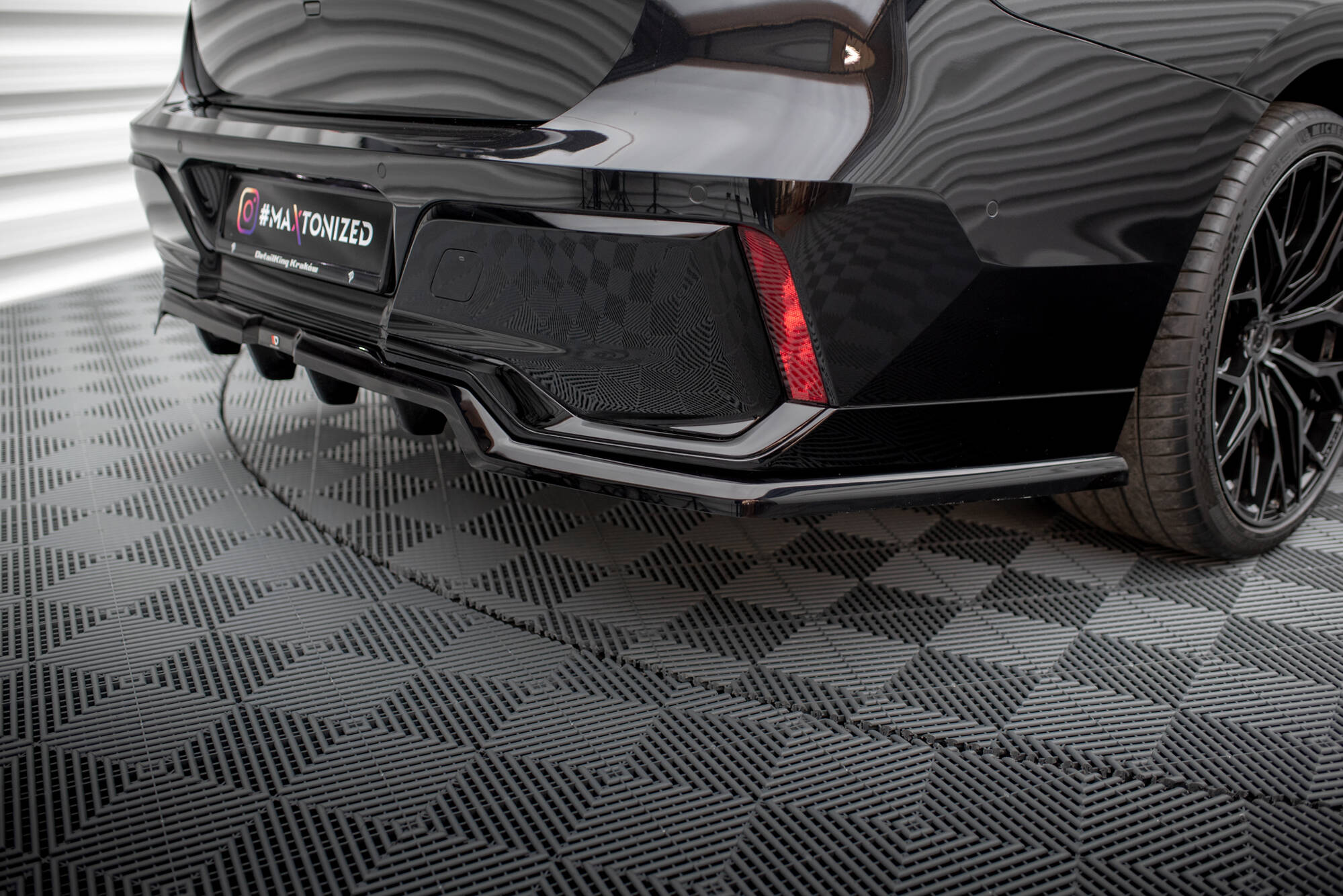 Maxton Design Комплект сплиттеров V.1 для BMW 740d / 740i M-Pack G70 — изображение 8
