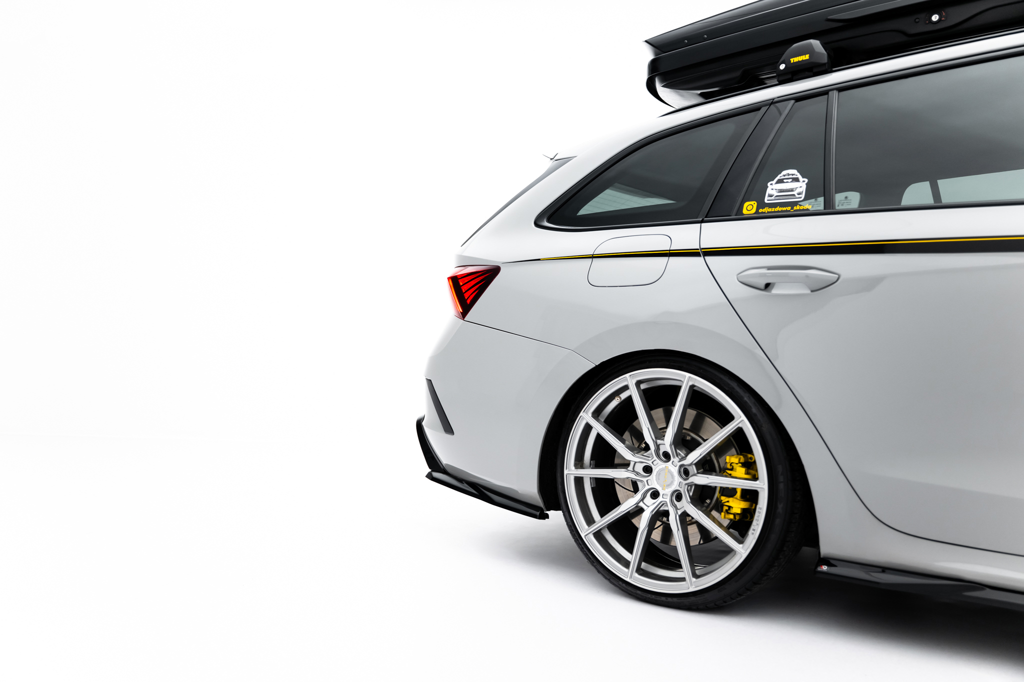 Maxton Design Комплект сплиттеров V.1 для Skoda Octavia RS Combi Mk4 — изображение 10