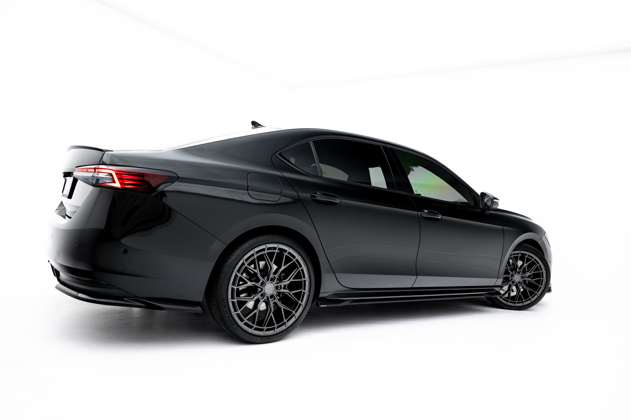 Maxton Design Комплект сплиттеров V.1 для Skoda Superb Sportline Mk4 — изображение 11