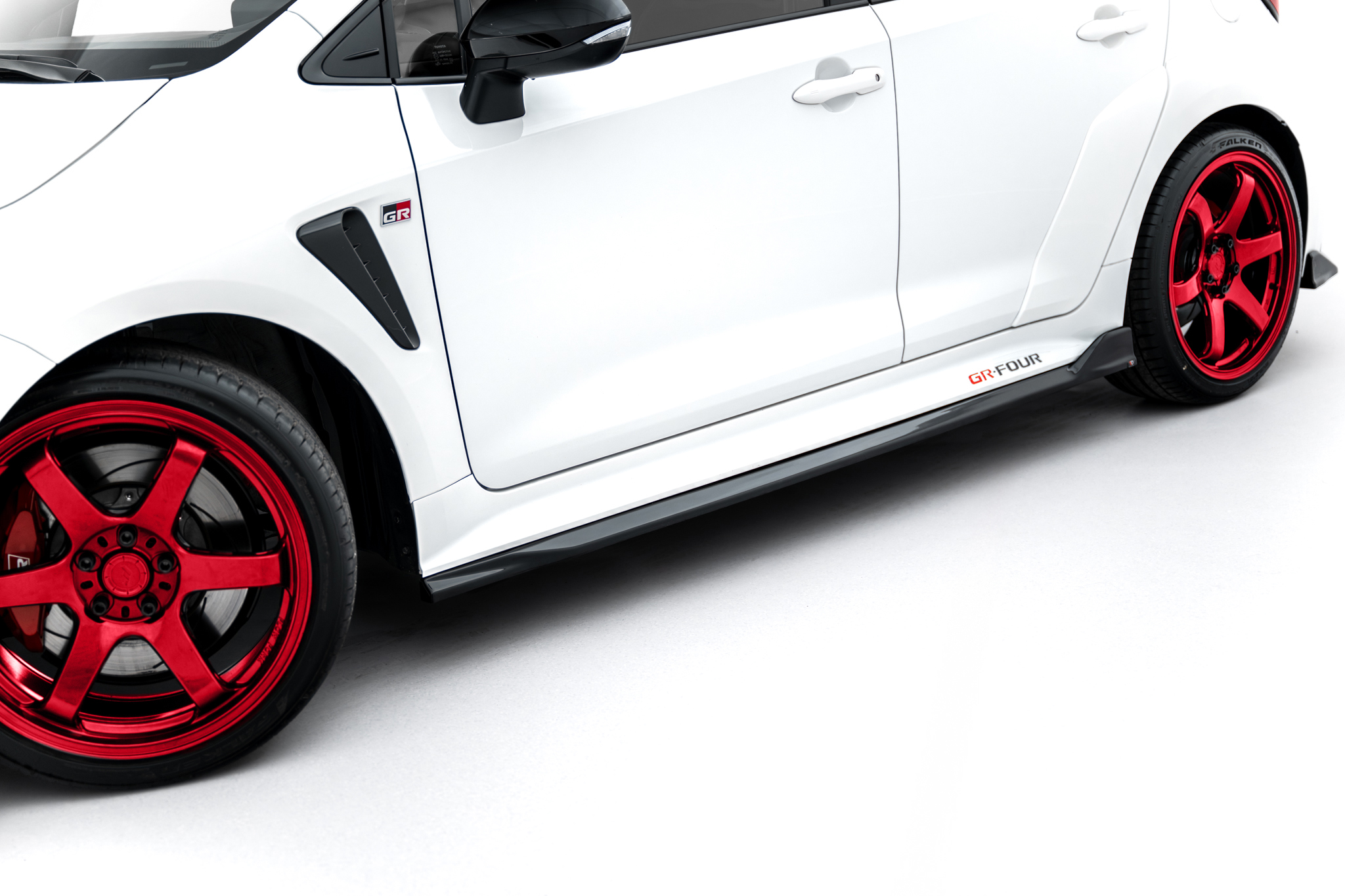 Maxton Design Комплект сплиттеров V.2 для Toyota GR Corolla Mk12 — изображение 7