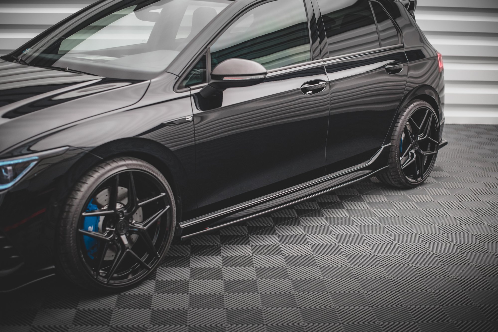 Maxton Design Комплект сплиттеров для Volkswagen Golf R Hatchback Mk8 — изображение 5