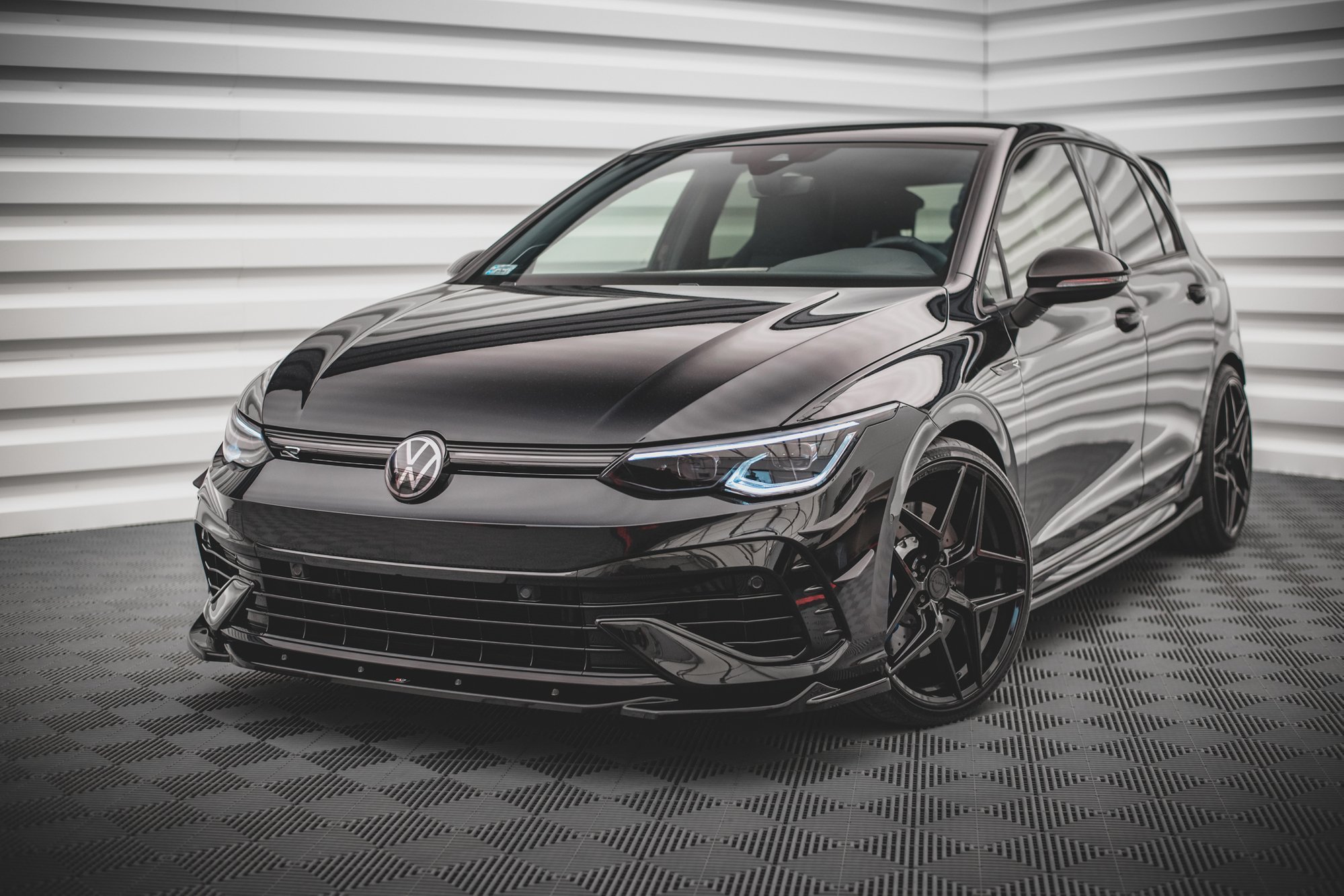 Maxton Design Комплект сплиттеров для Volkswagen Golf R Hatchback Mk8 — изображение 4