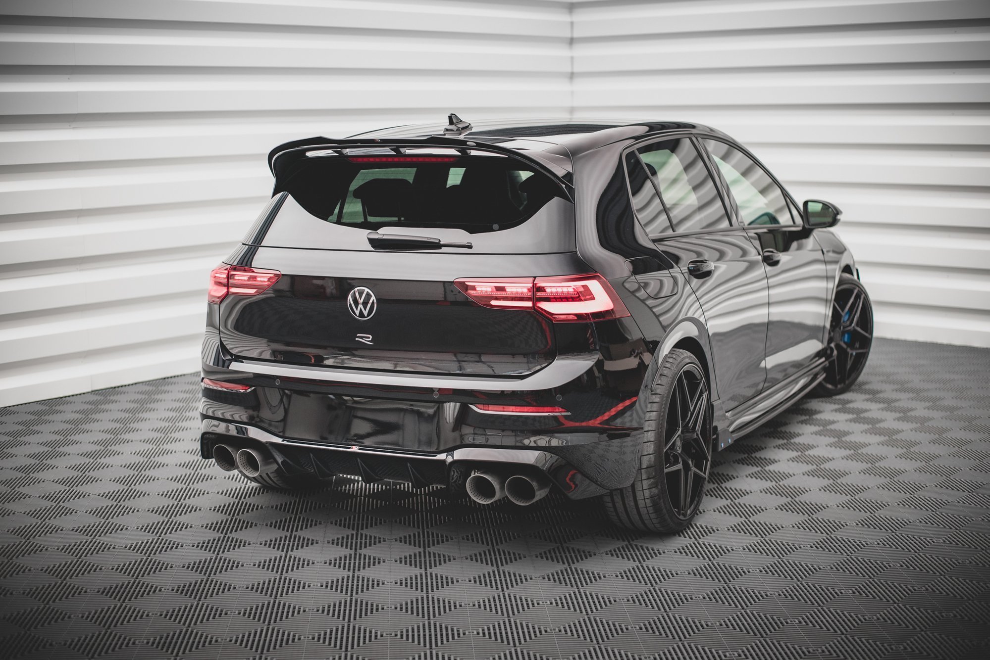 Maxton Design Комплект сплиттеров для Volkswagen Golf R Hatchback Mk8 — изображение 7
