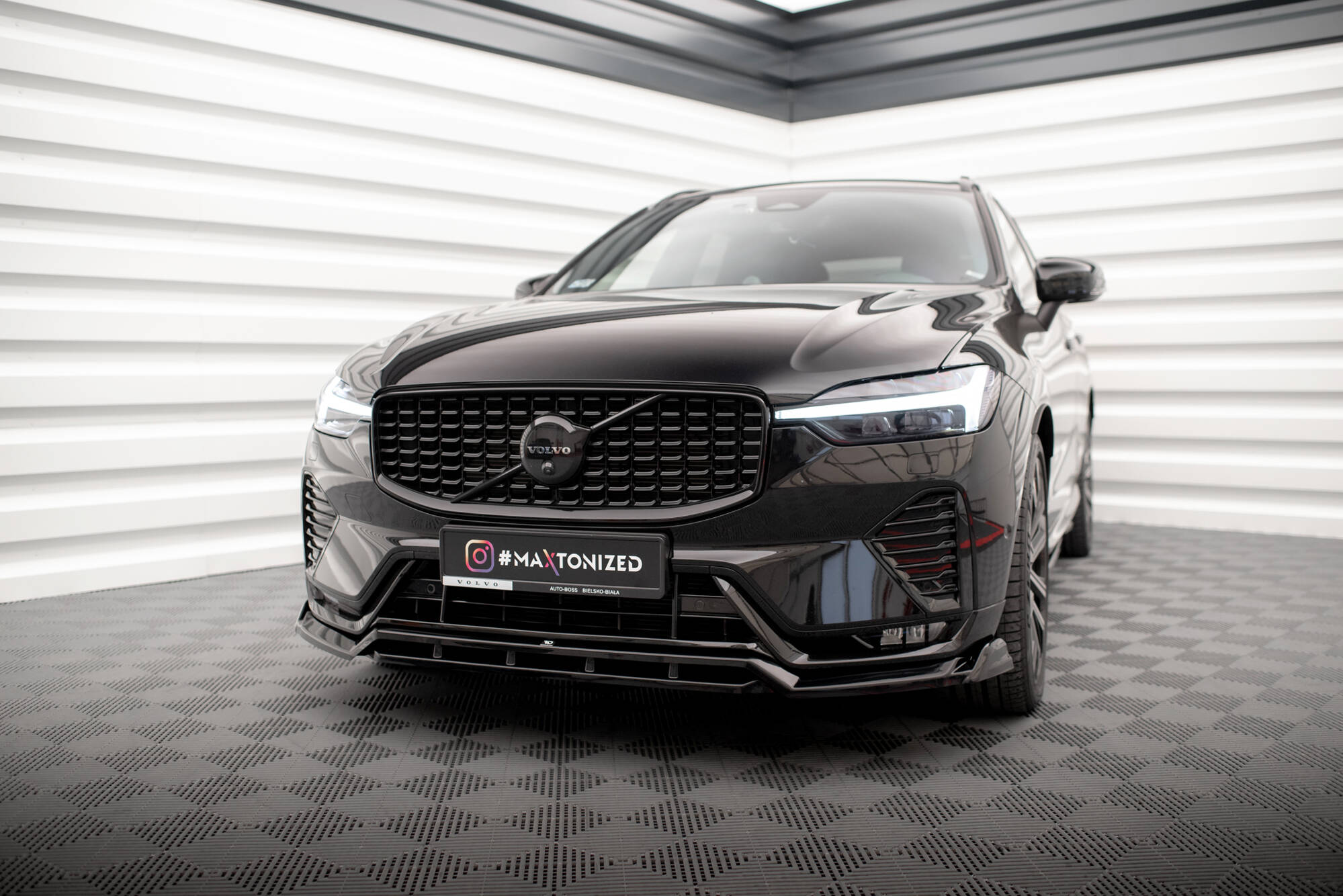 Maxton Design Комплект сплиттеров для Volvo XC60 R-Design Mk2 Facelift — изображение 4