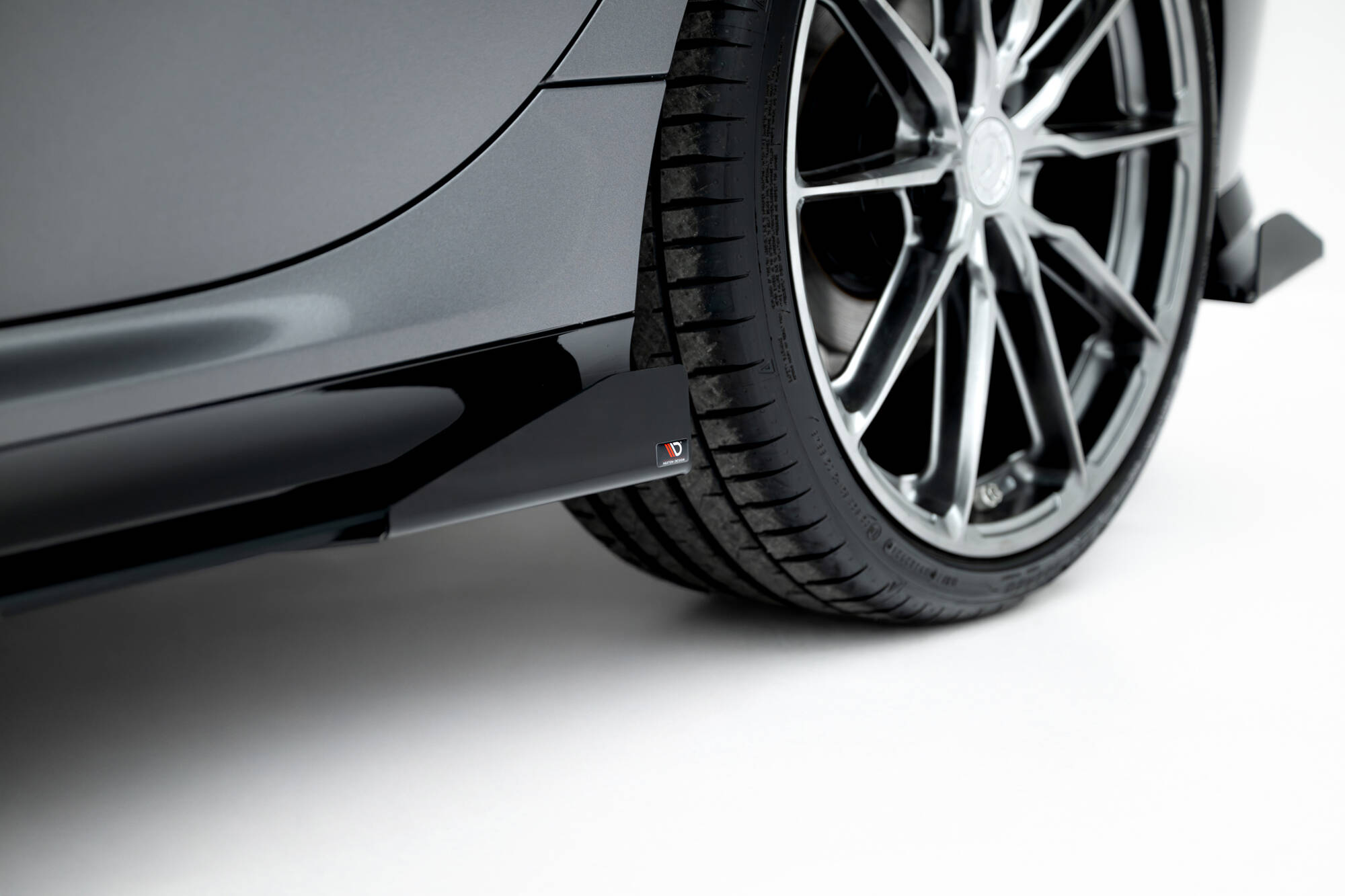 Maxton Design Боковые брызговики BMW M135i F70