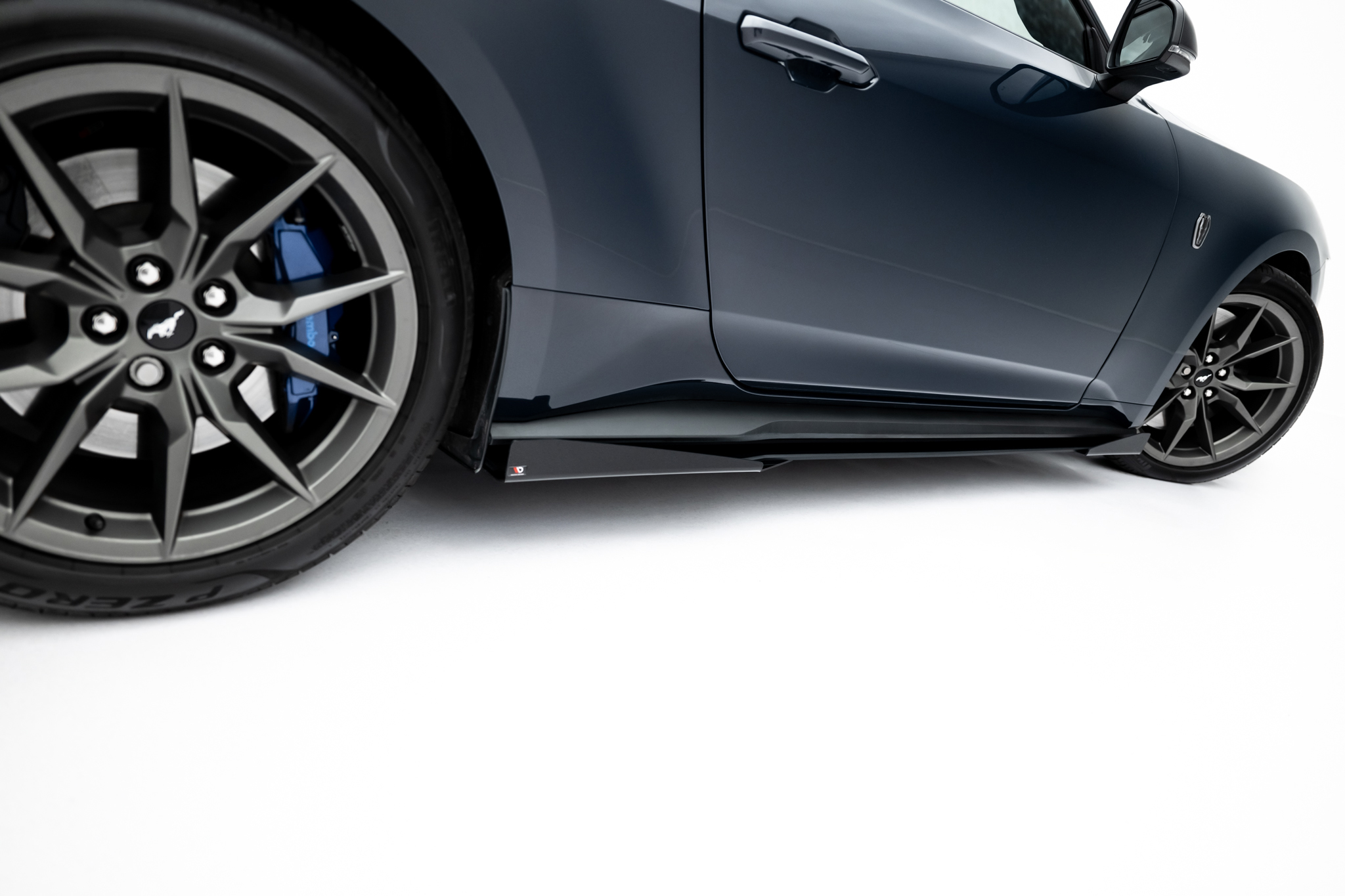 Maxton Design Боковые брызговики Ford Mustang Dark Horse Mk7 — изображение 2