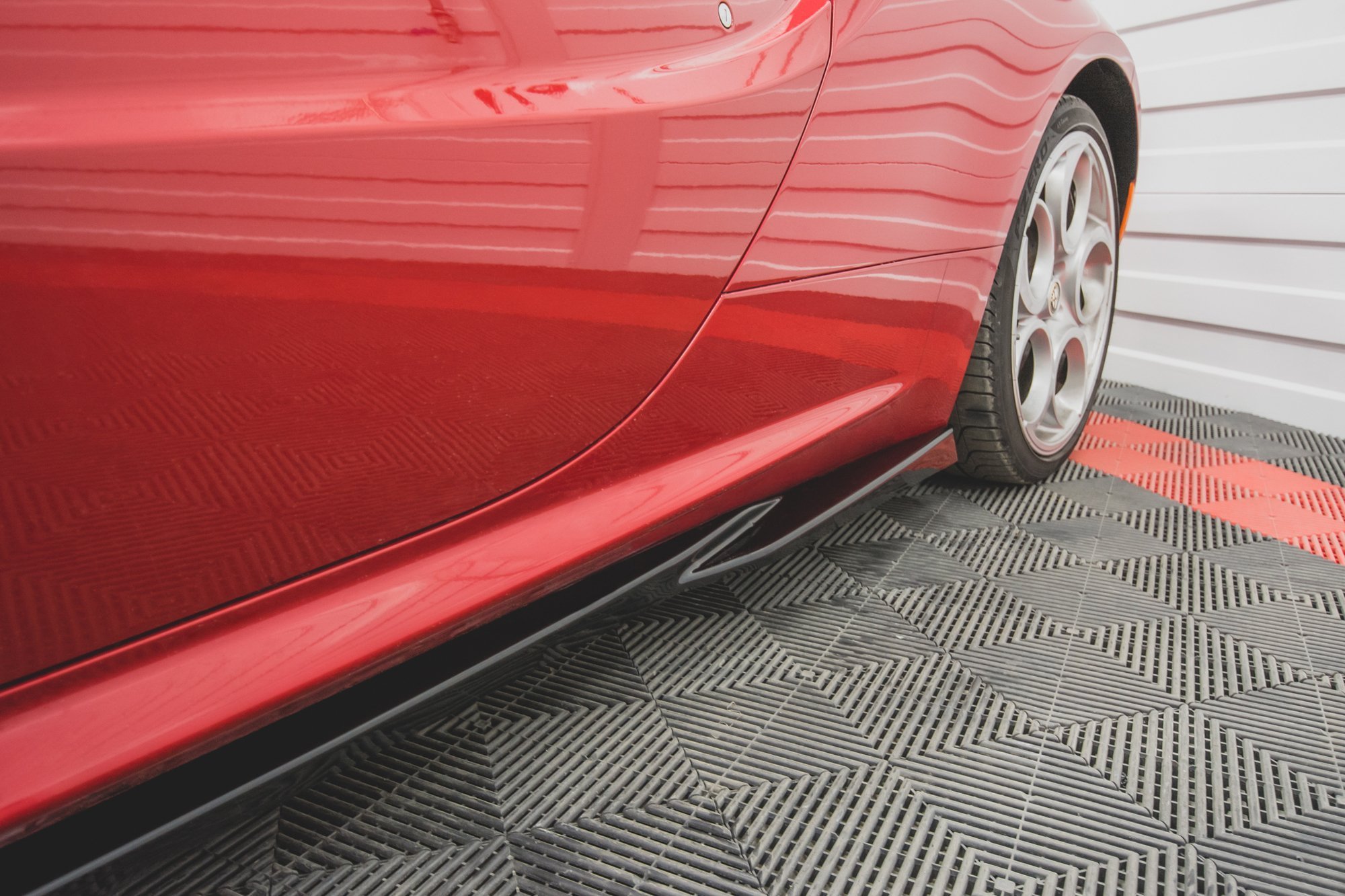 Maxton Design Боковые диффузоры для Alfa Romeo 4C — изображение 4