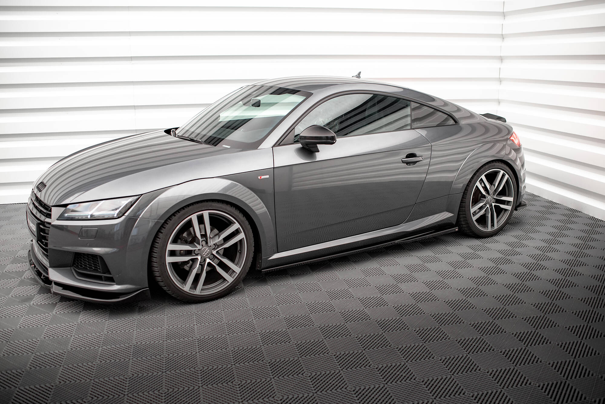 Maxton Design Боковые диффузоры для Audi TT S-Line 8S — изображение 3