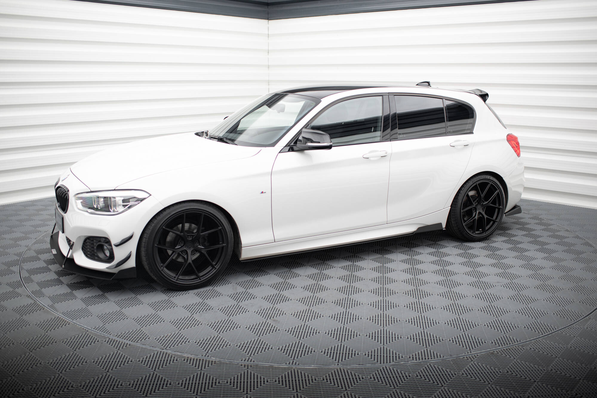 Maxton Design Боковые диффузоры для BMW 1 M135i / M140i / M-Pack F21 — изображение 2