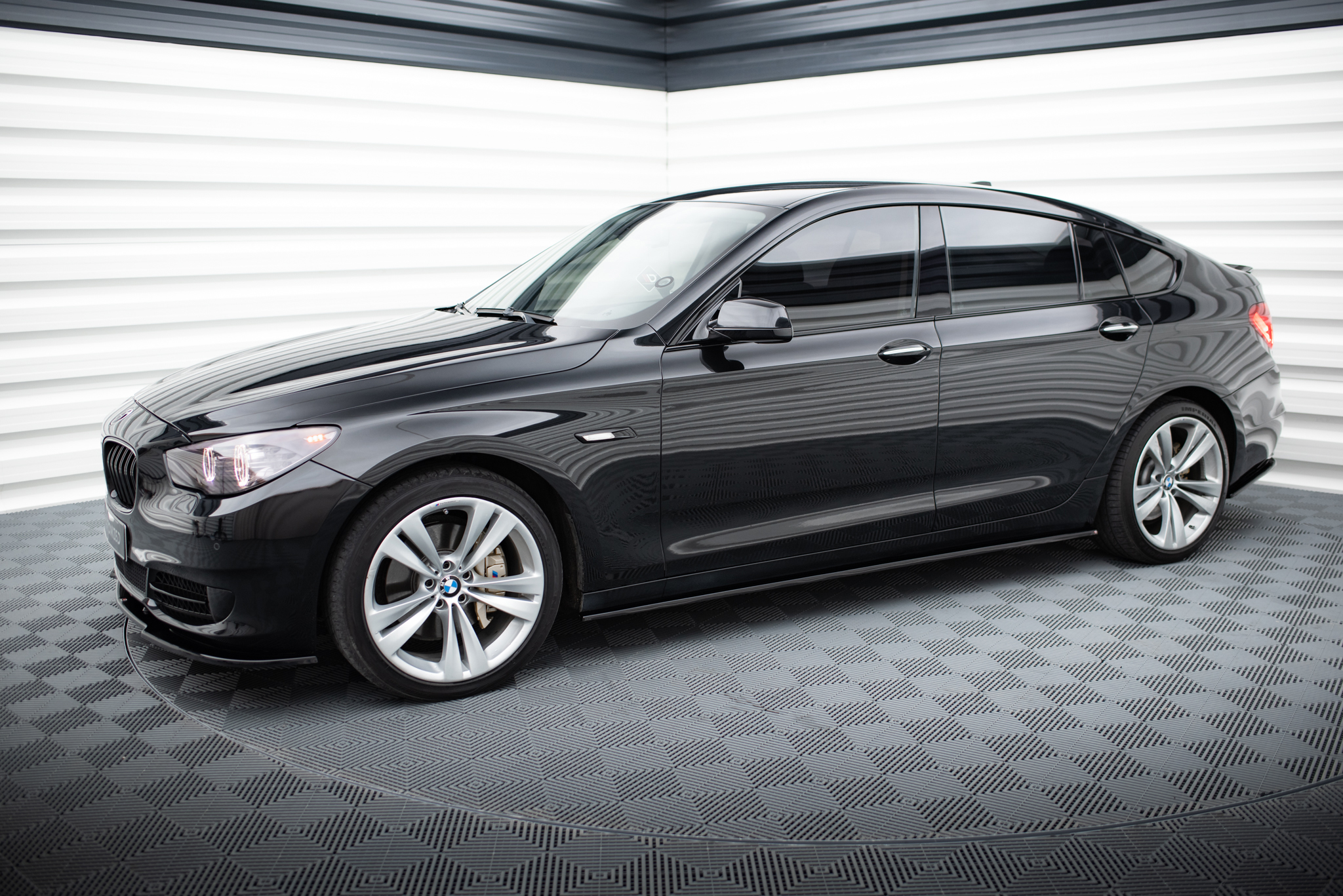 Maxton Design Боковые юбки и диффузоры для BMW 5 GT F07 — изображение 2