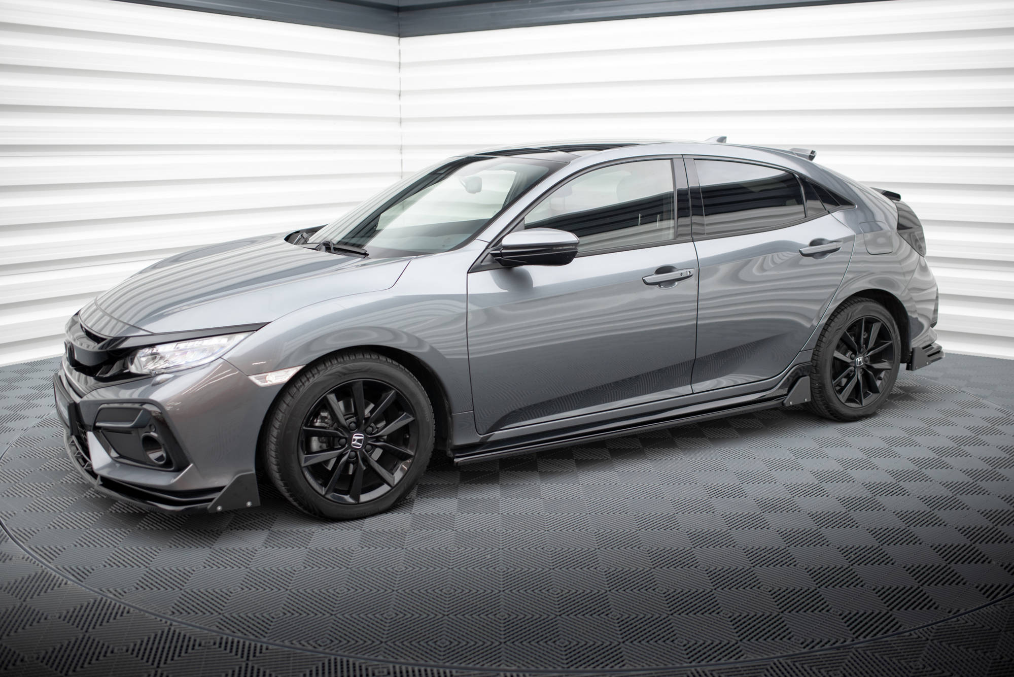 Maxton Design Боковые юбки, диффузоры и накладки на пороги для Honda Civic Sport Mk 10 — изображение 3