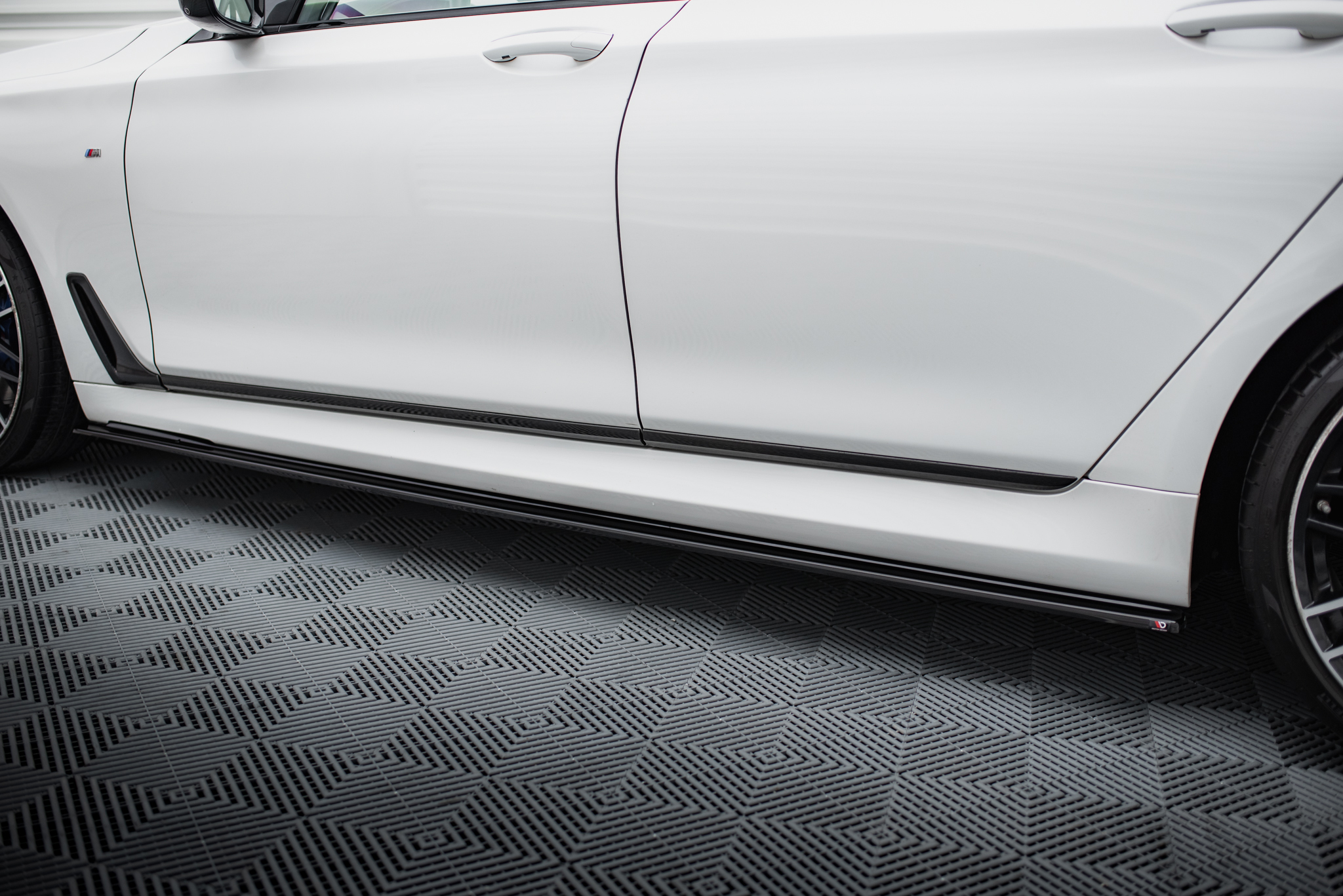 Maxton Design Боковые диффузоры для BMW 7 M-Pack G11 — изображение 2