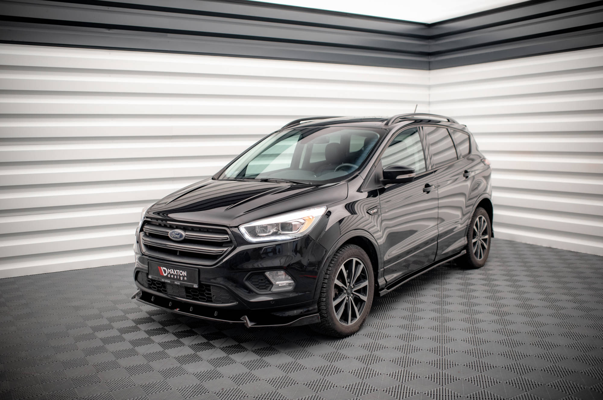 Maxton Design Боковые пороги и диффузоры для Ford Escape ST-Line Mk3 — изображение 4