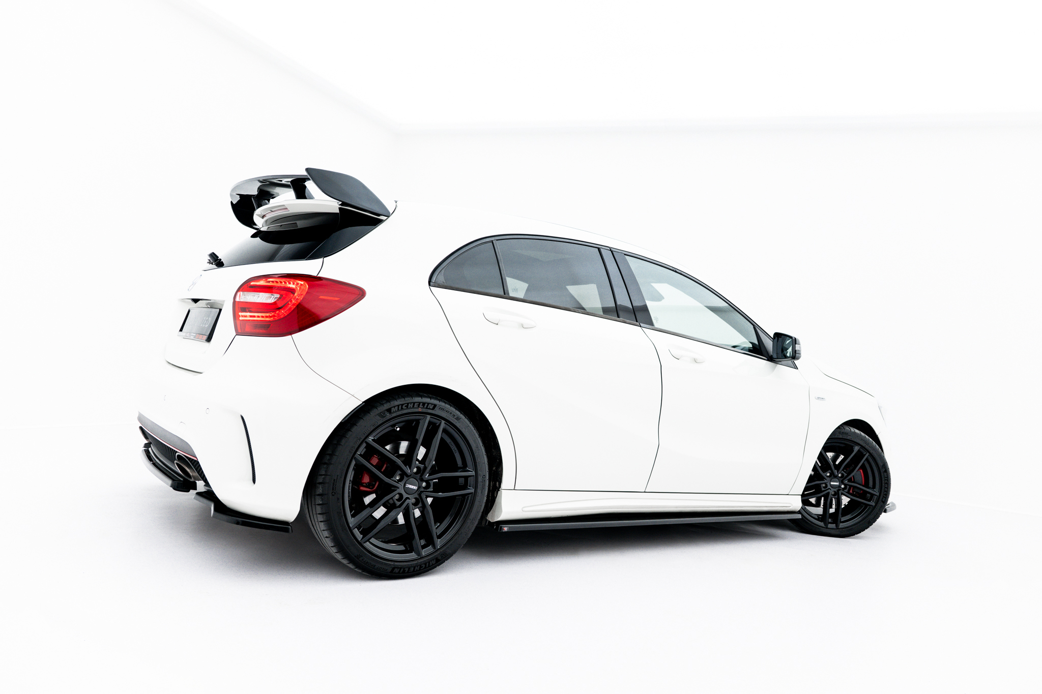 Maxton Design Боковые пороги и диффузоры Mercedes-Benz A AMG-Line W176 — изображение 3