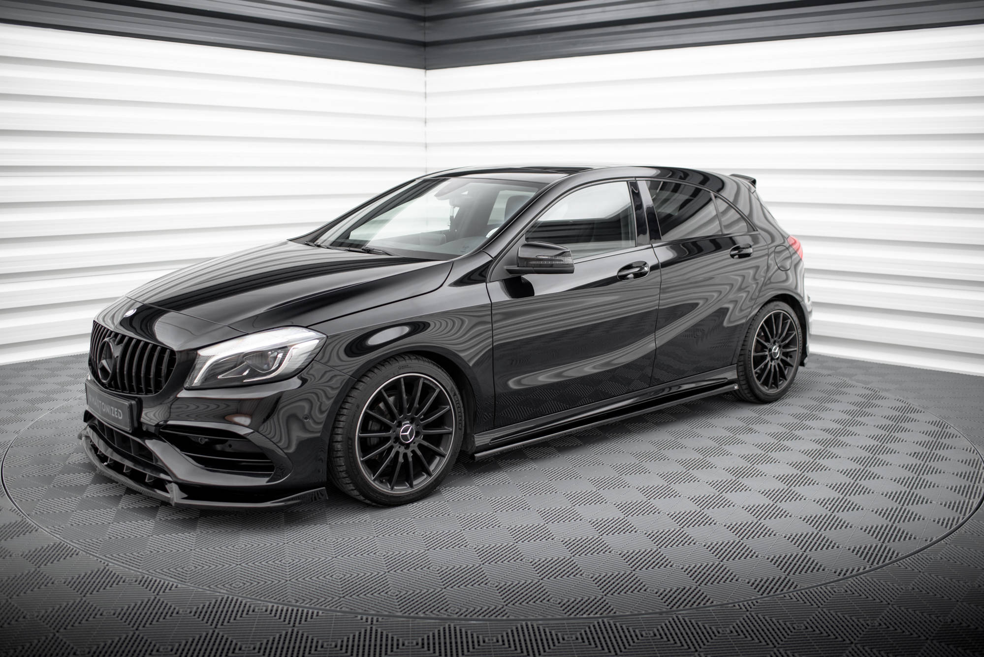Maxton Design Боковые пороги и диффузоры Mercedes-Benz A AMG-Line W176 Facelift — изображение 2