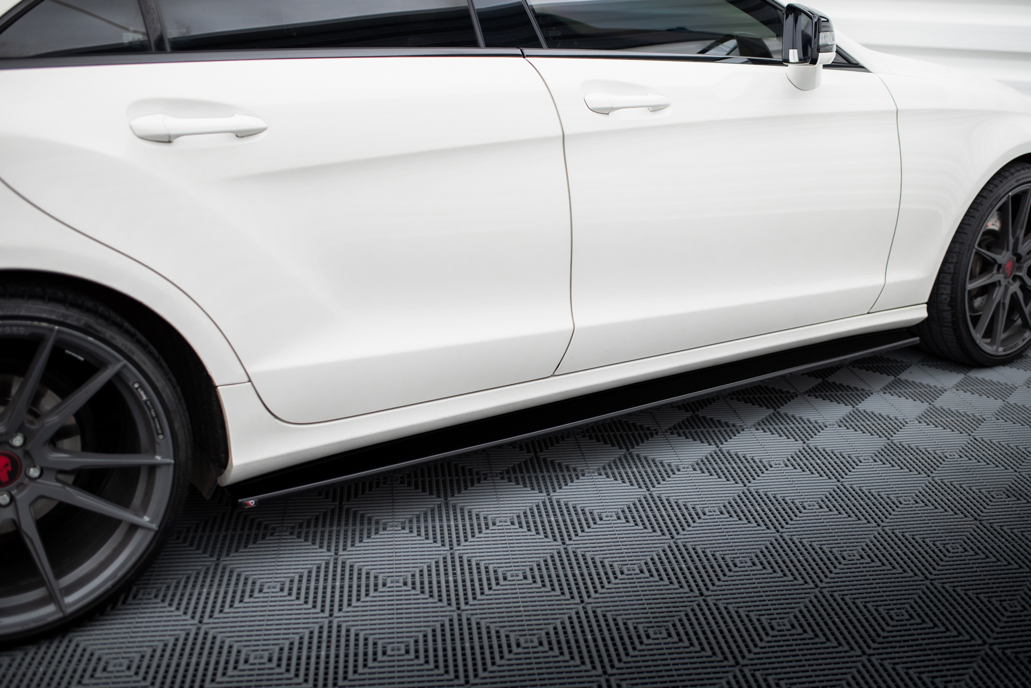 Maxton Design Боковые диффузоры Mercedes-Benz CLS AMG-Line C218 — изображение 3