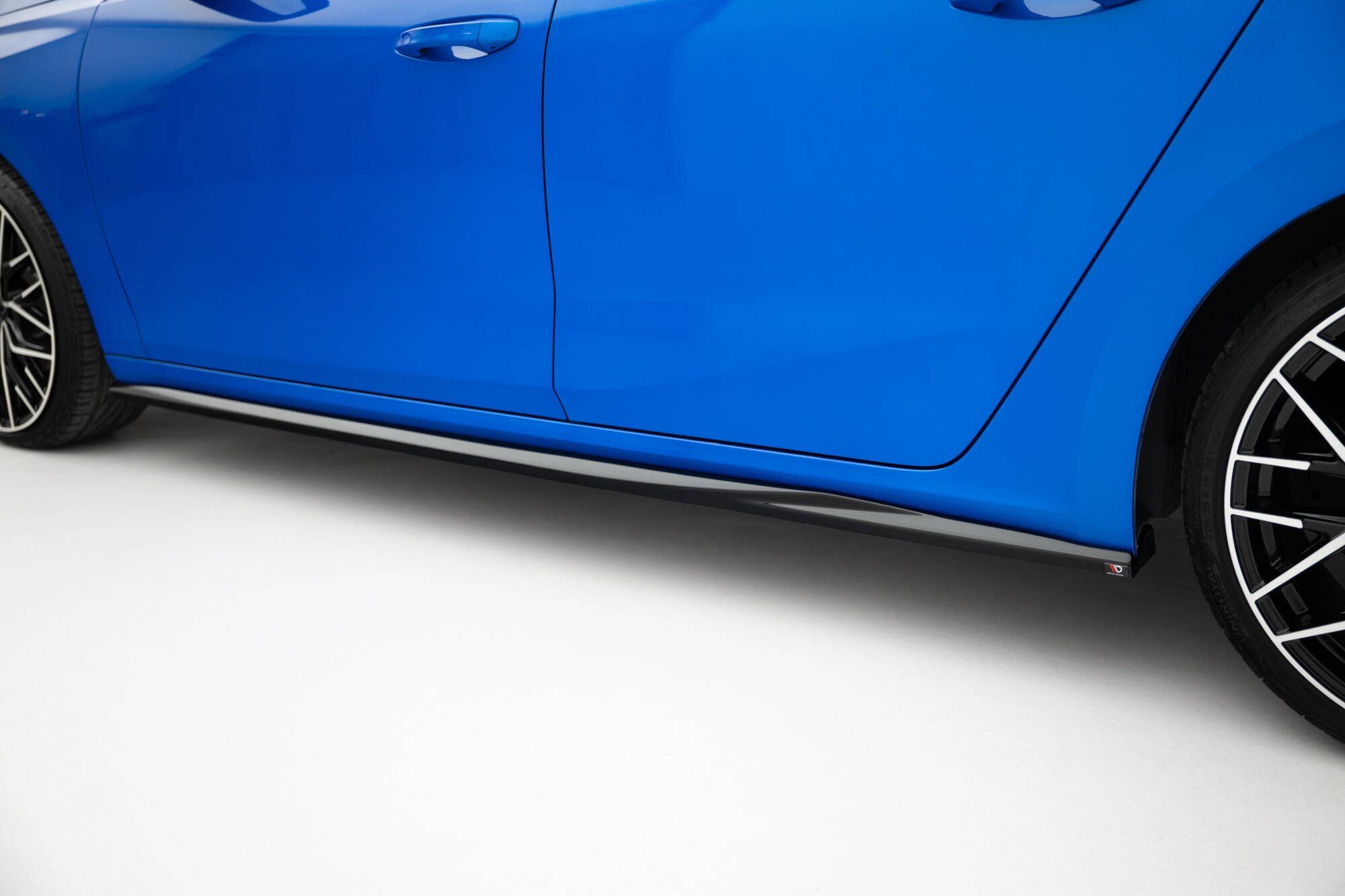 Maxton Design Боковые диффузоры Opel Astra Sports Tourer L (MK5) — изображение 2