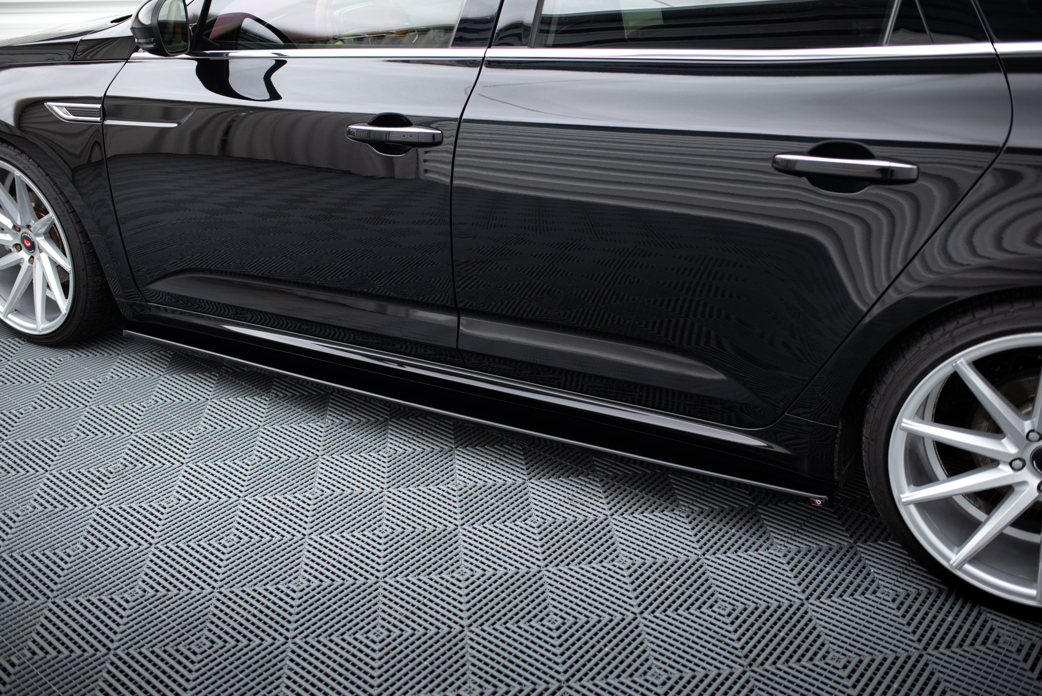 Maxton Design Боковые пороги и диффузоры для Renault Talisman — изображение 2