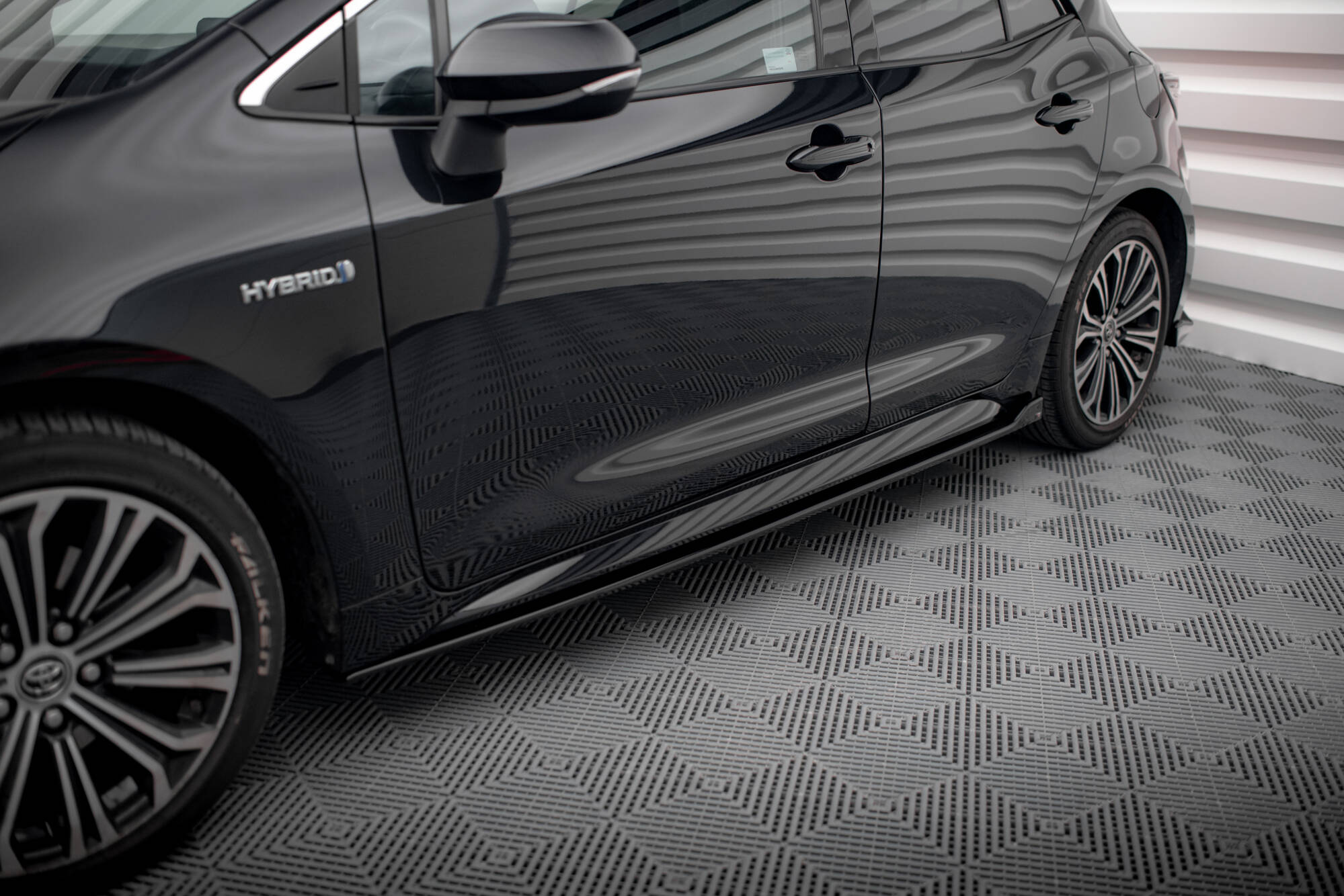 Maxton Design Боковые диффузоры для Toyota Corolla XII Hatchback