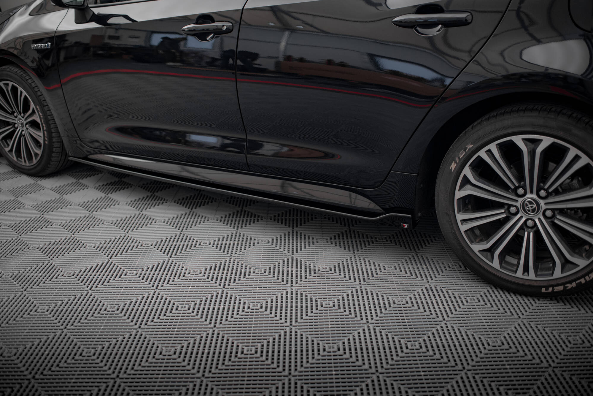 Maxton Design Боковые диффузоры для Toyota Corolla XII Hatchback — изображение 3