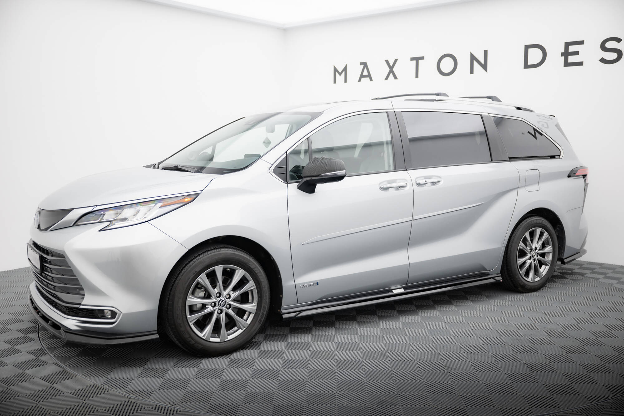 Maxton Design Боковые пороги и диффузоры для Toyota Sienna Mk4 — изображение 2