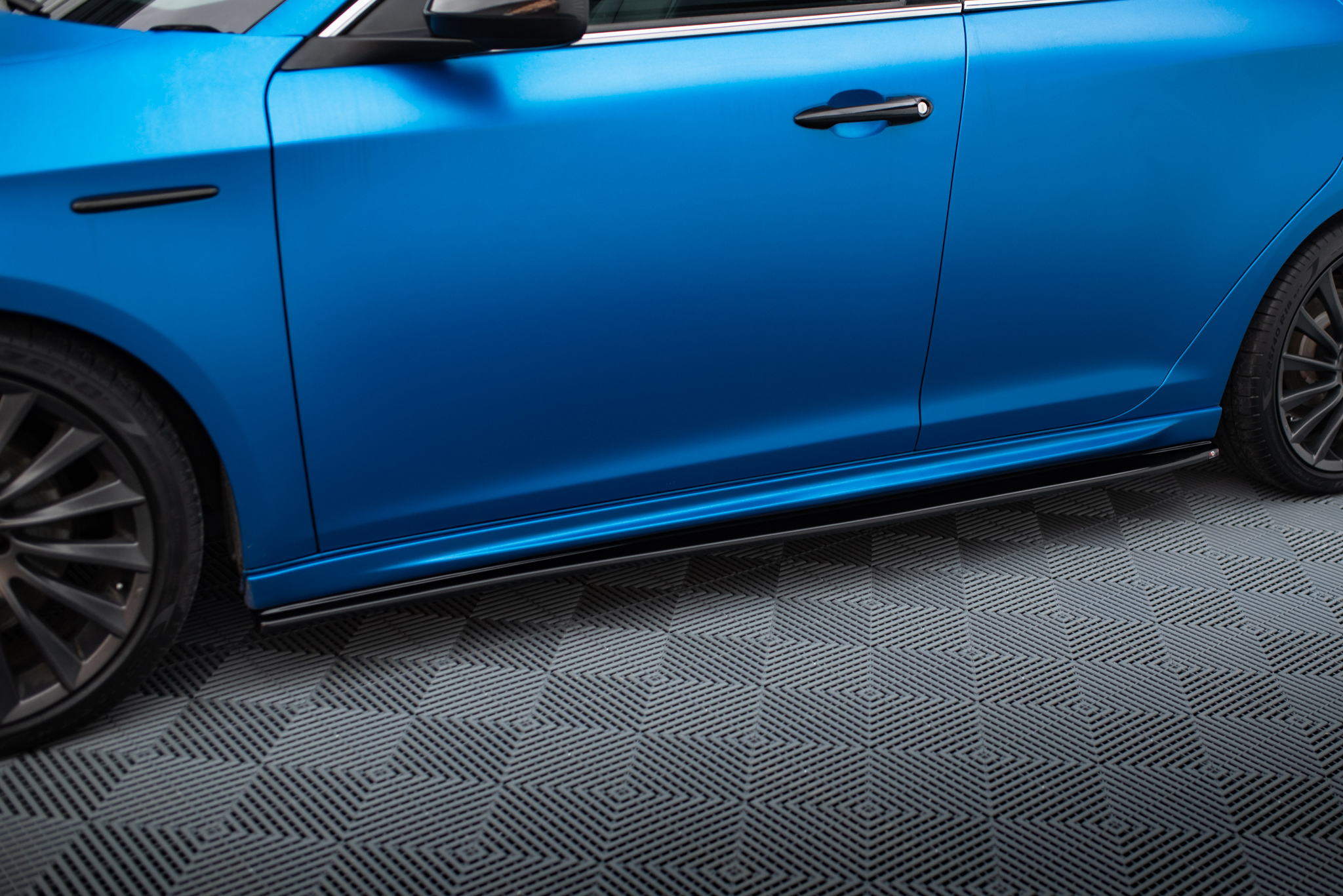 Maxton Design Боковые юбки Диффузор V.1 Alfa Romeo Giulietta